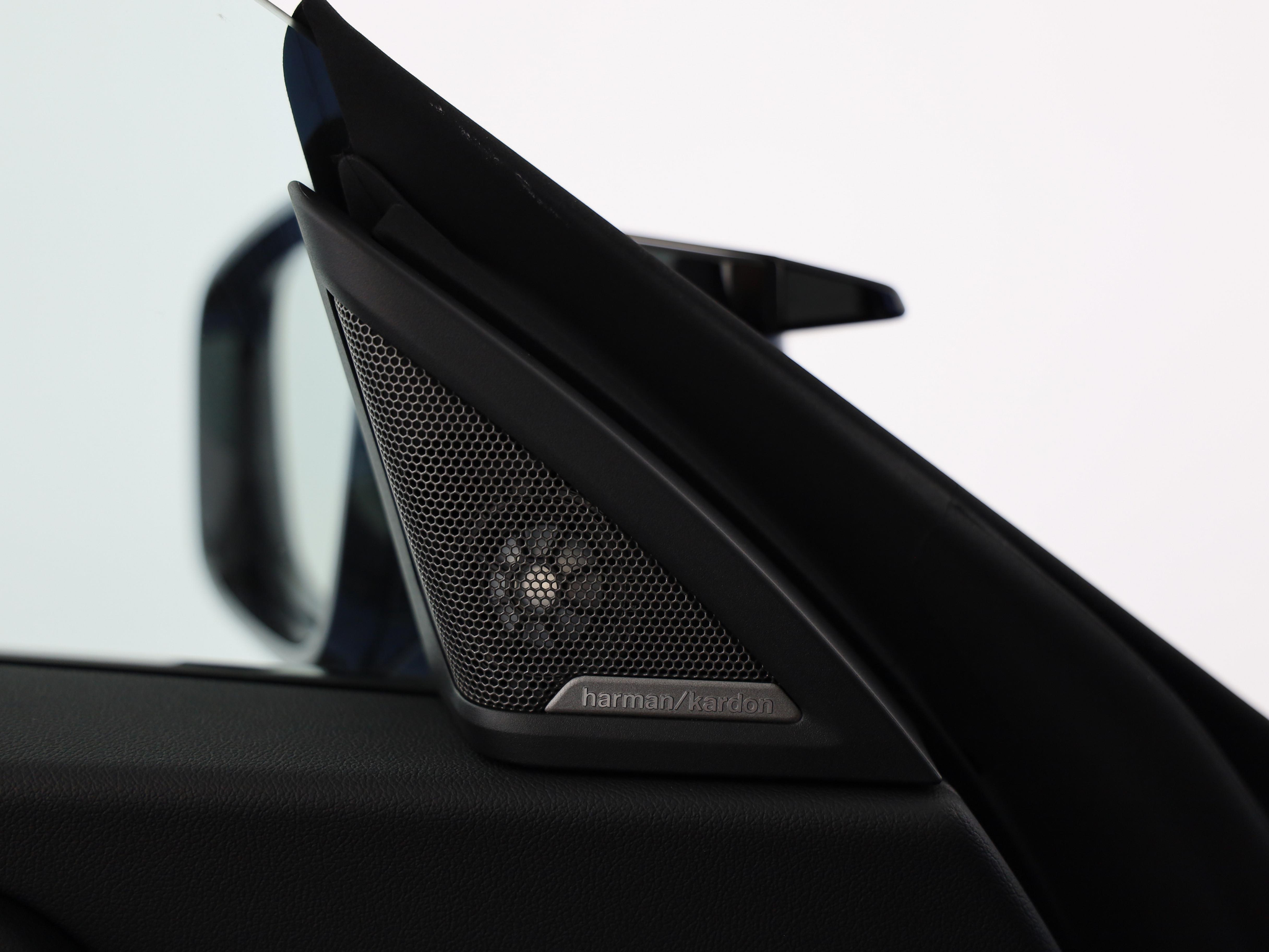 listing desktop thumbnail image 10