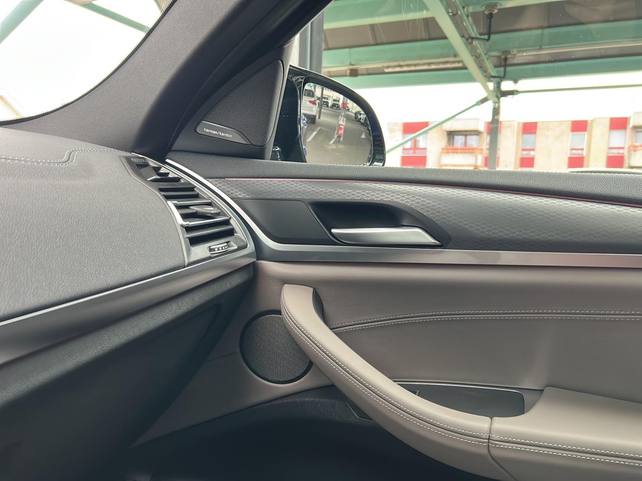 listing desktop thumbnail image 19