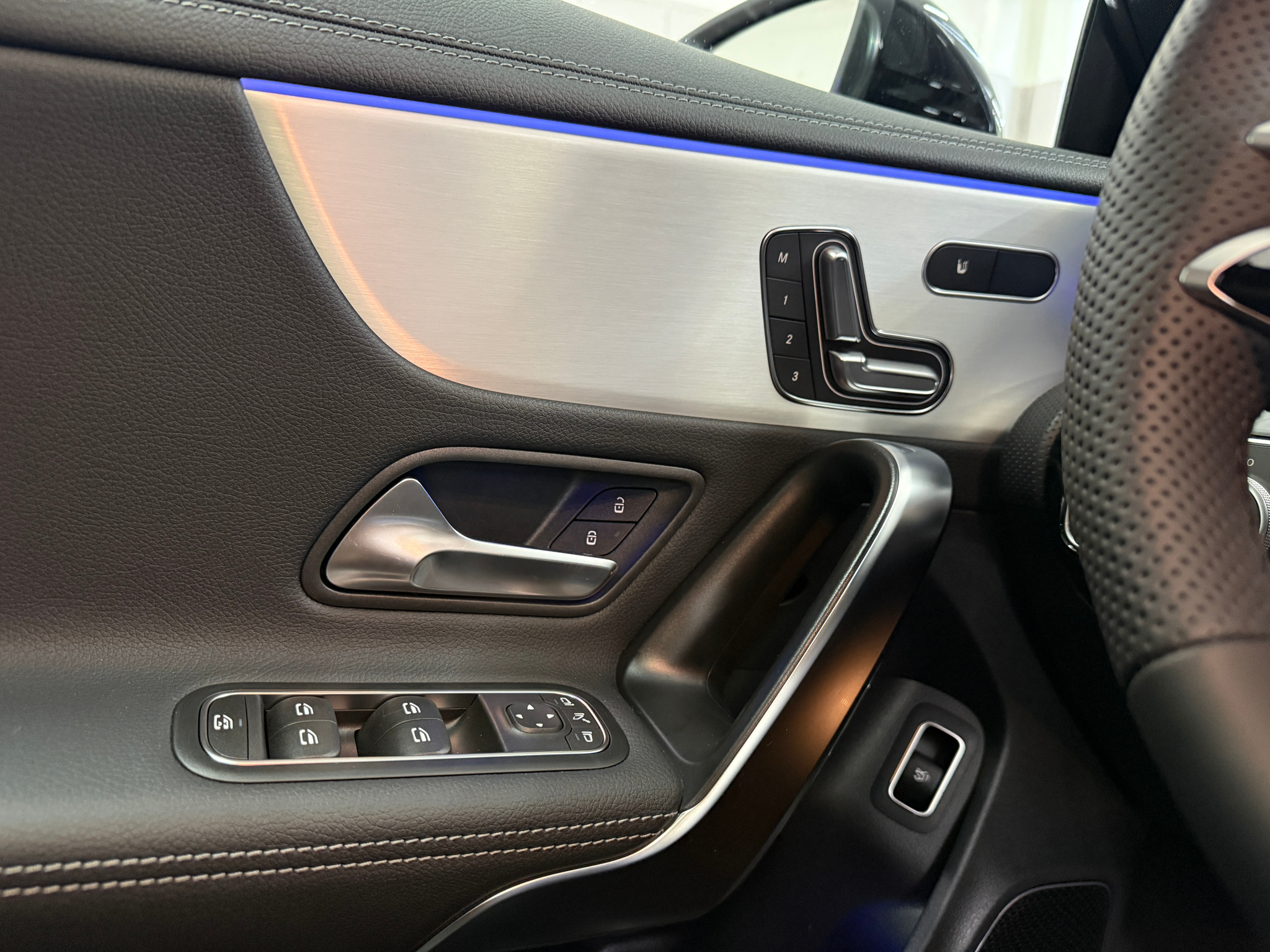 listing desktop thumbnail image 17