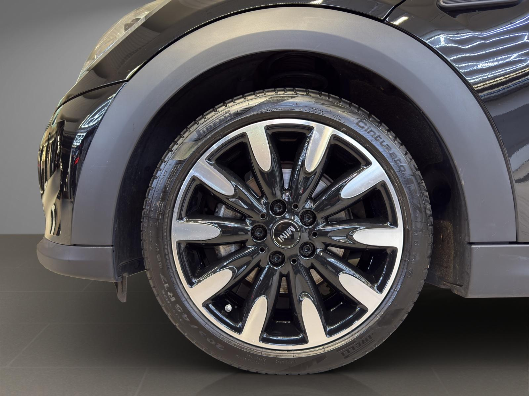 listing desktop thumbnail image 18