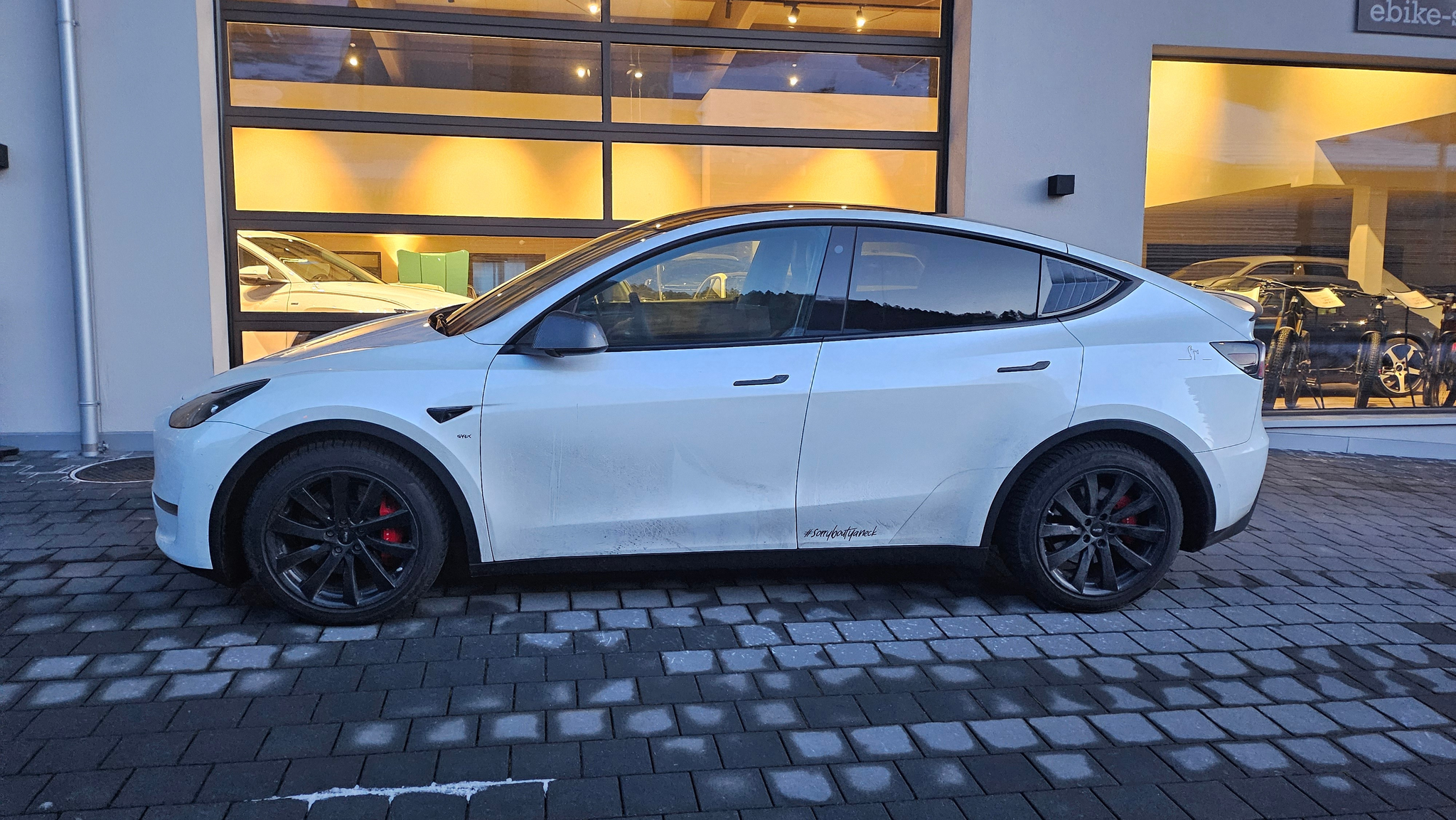 listing desktop thumbnail image 1