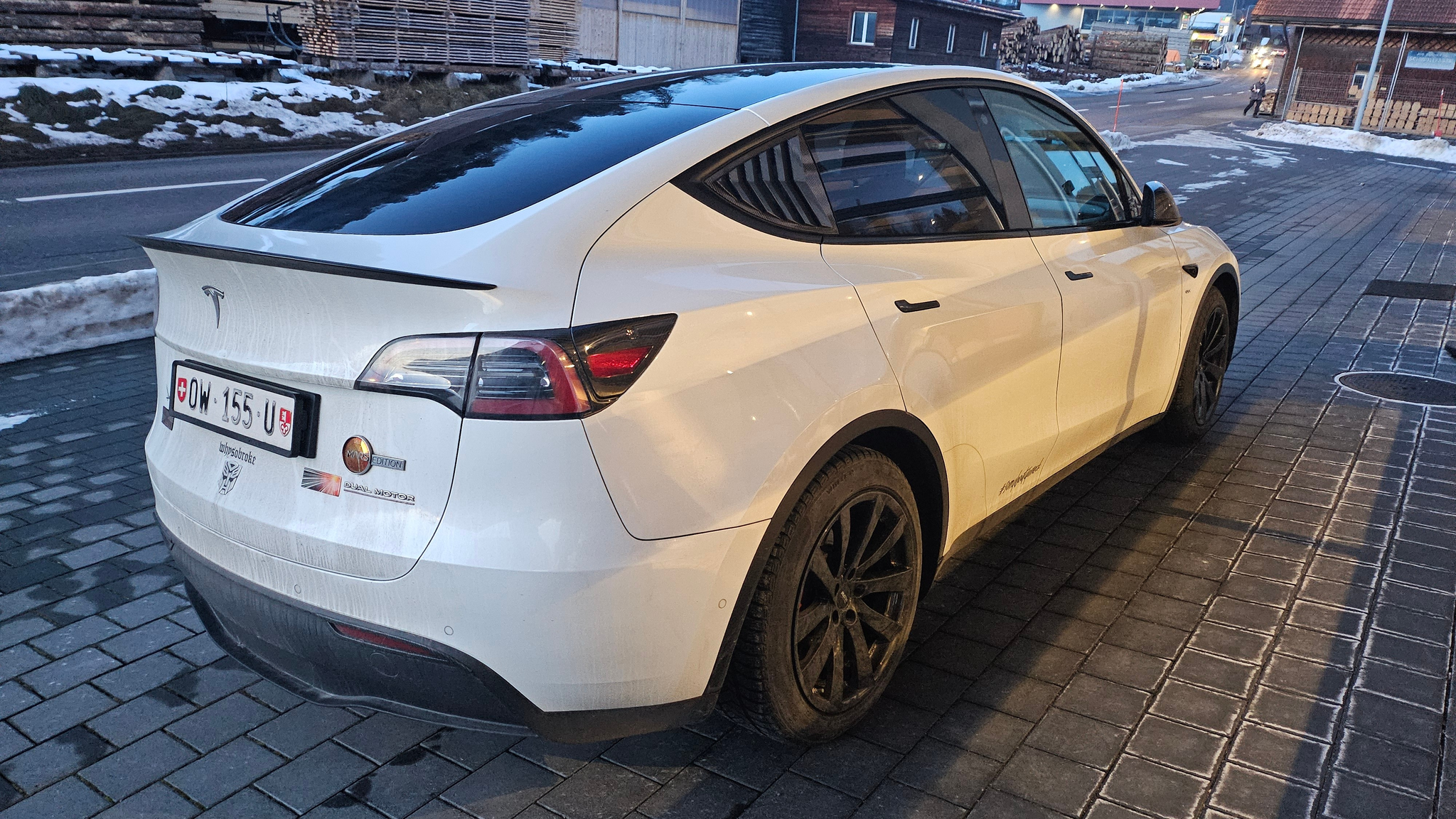 listing desktop thumbnail image 4