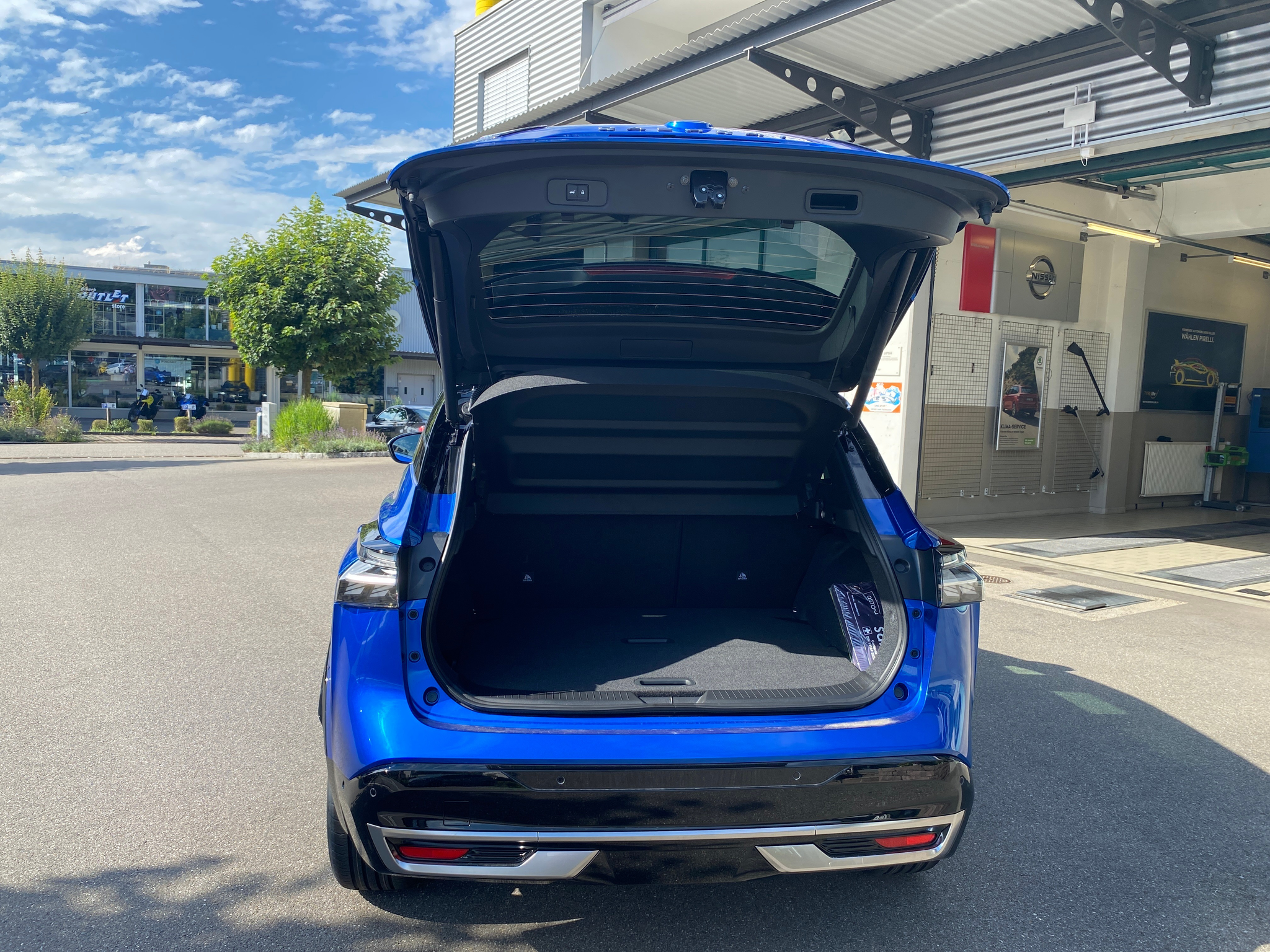 listing desktop thumbnail image 17