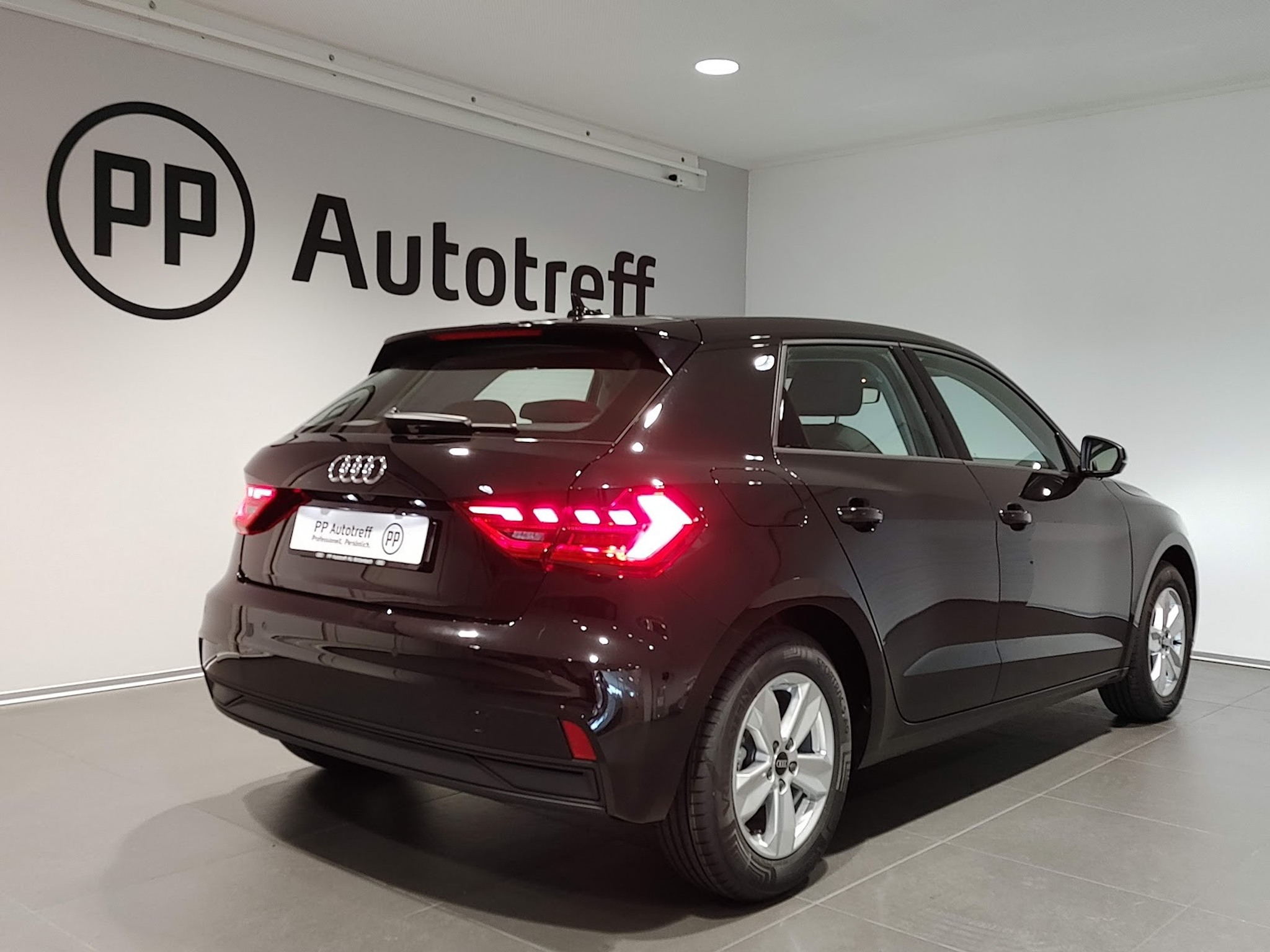 listing desktop thumbnail image 13