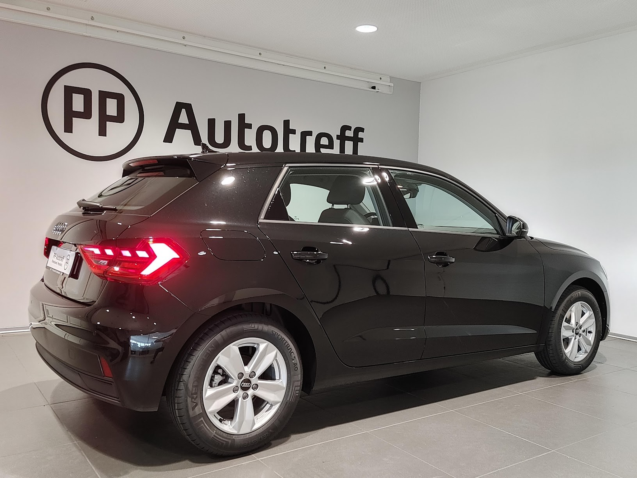 listing desktop thumbnail image 12