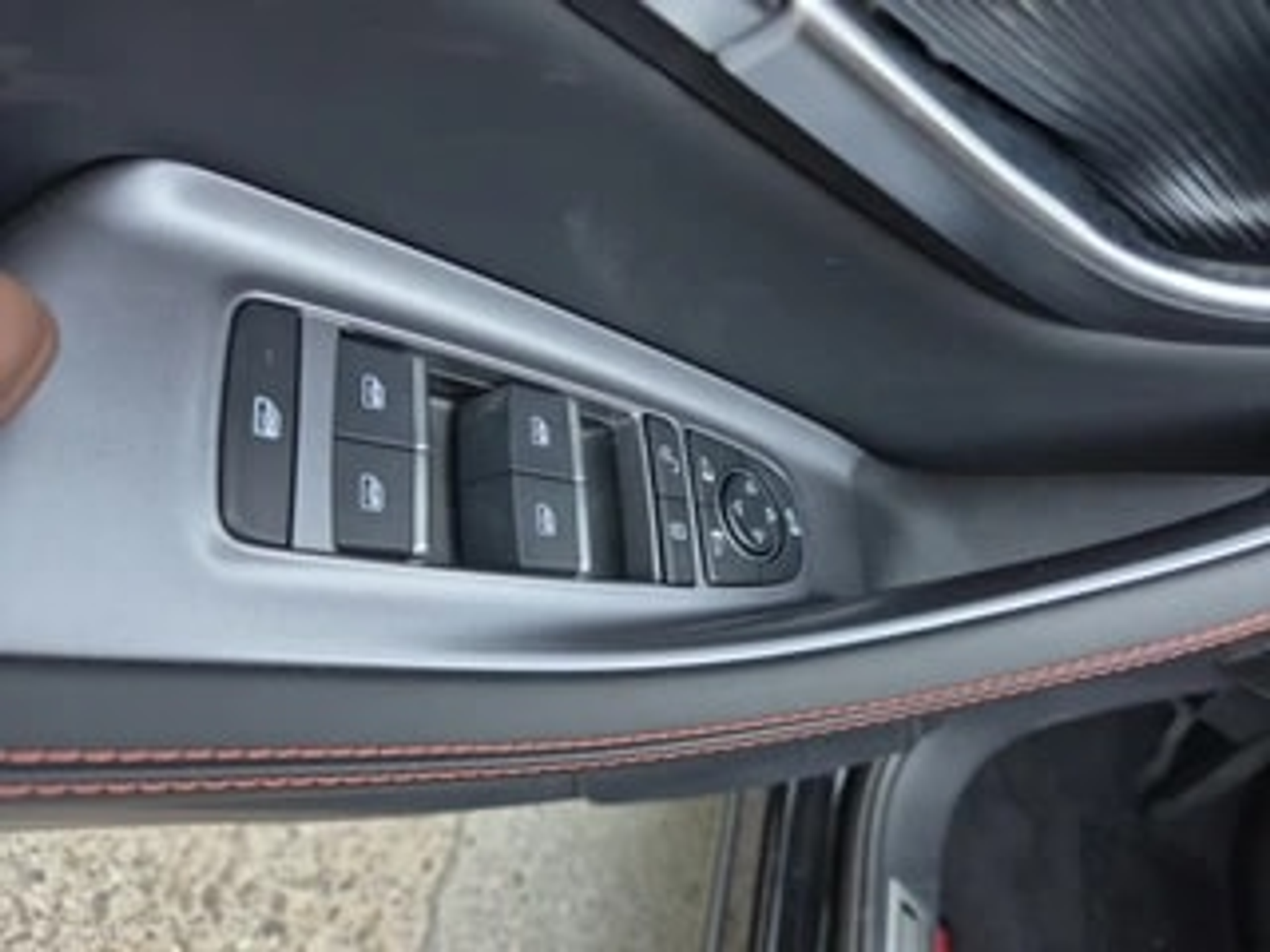 listing desktop thumbnail image 8