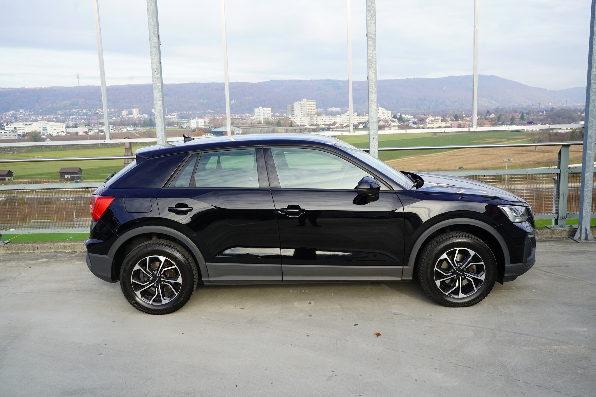 listing desktop thumbnail image 4