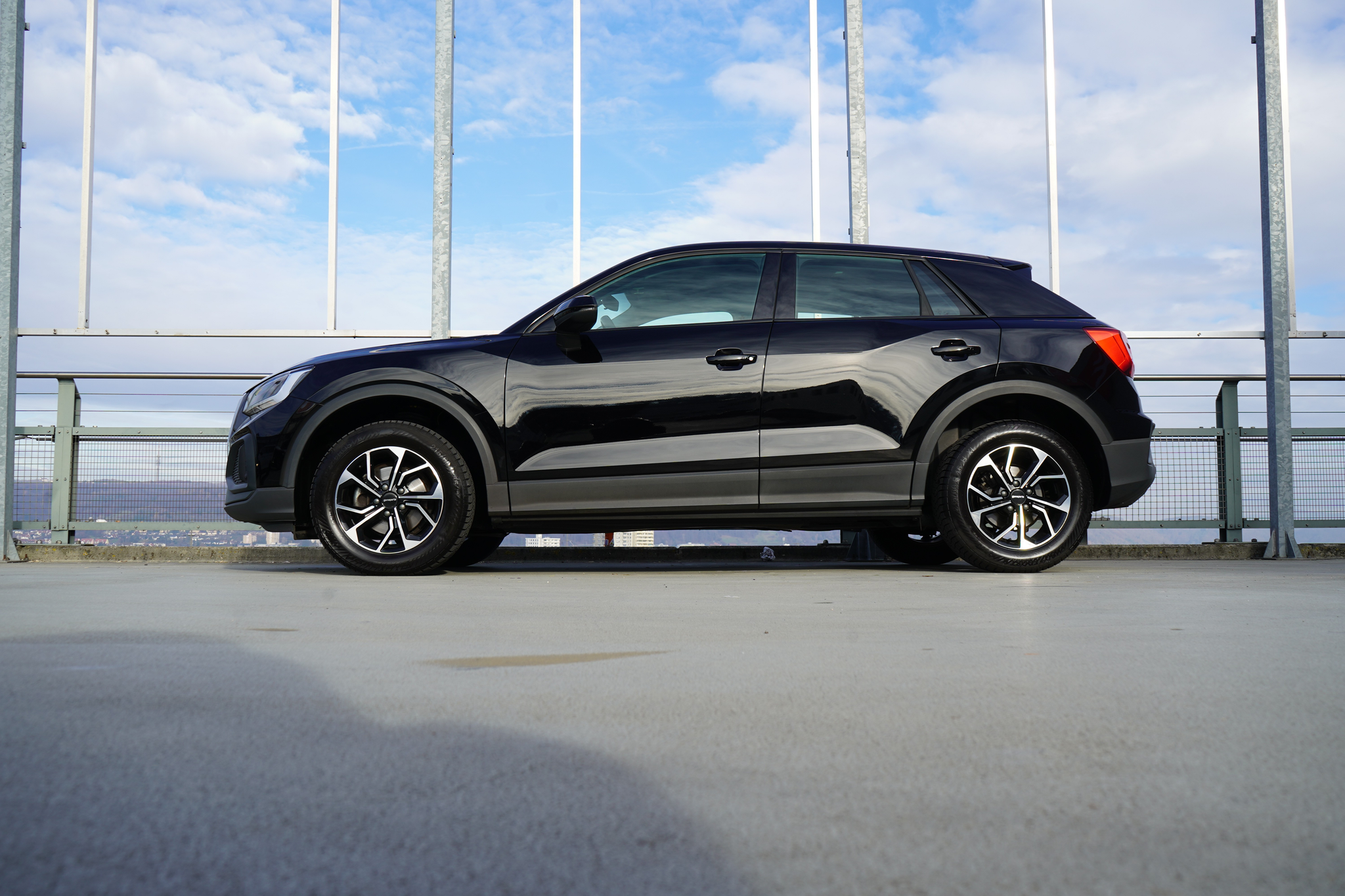 listing desktop thumbnail image 1