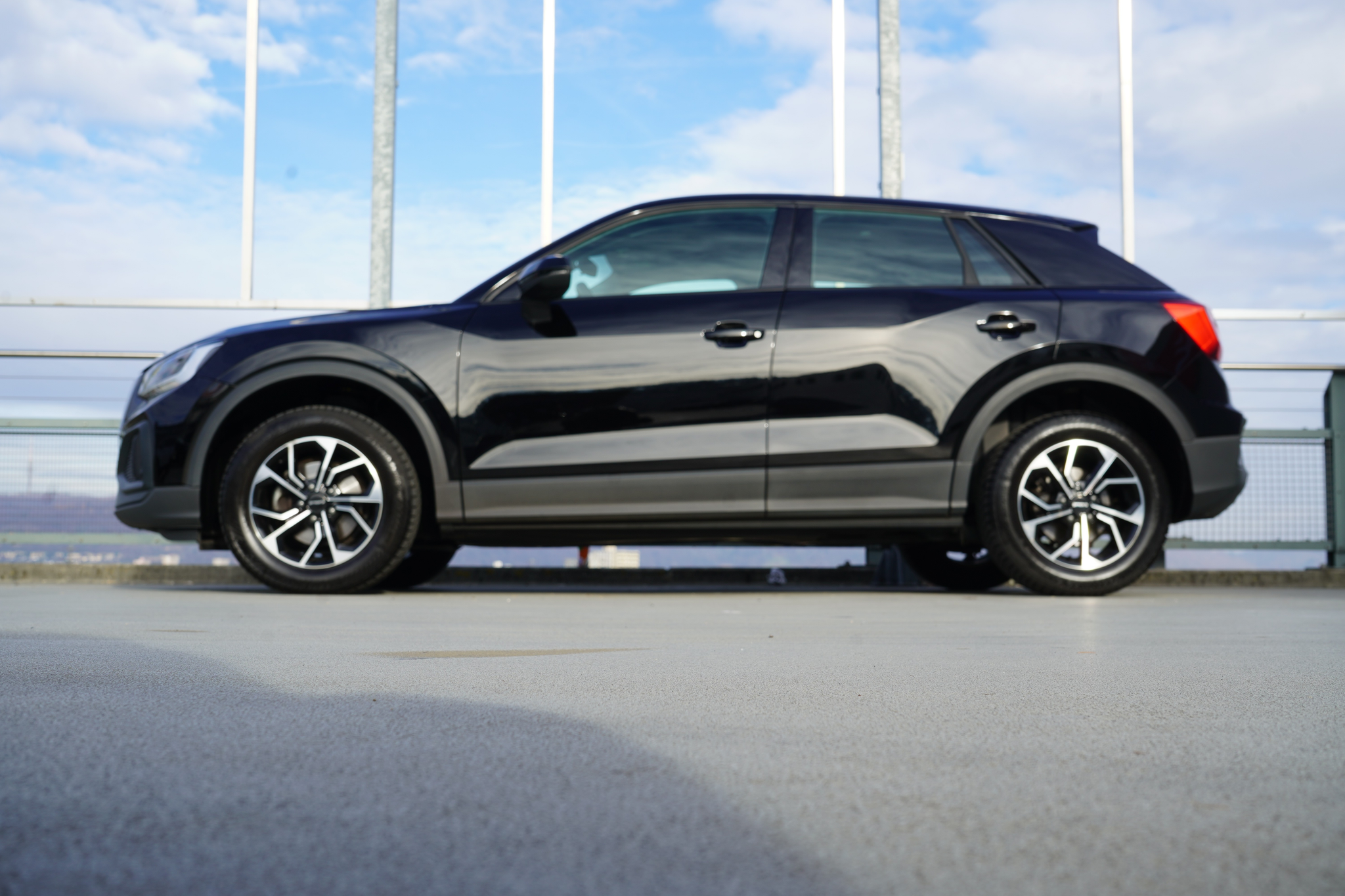 listing desktop thumbnail image 3