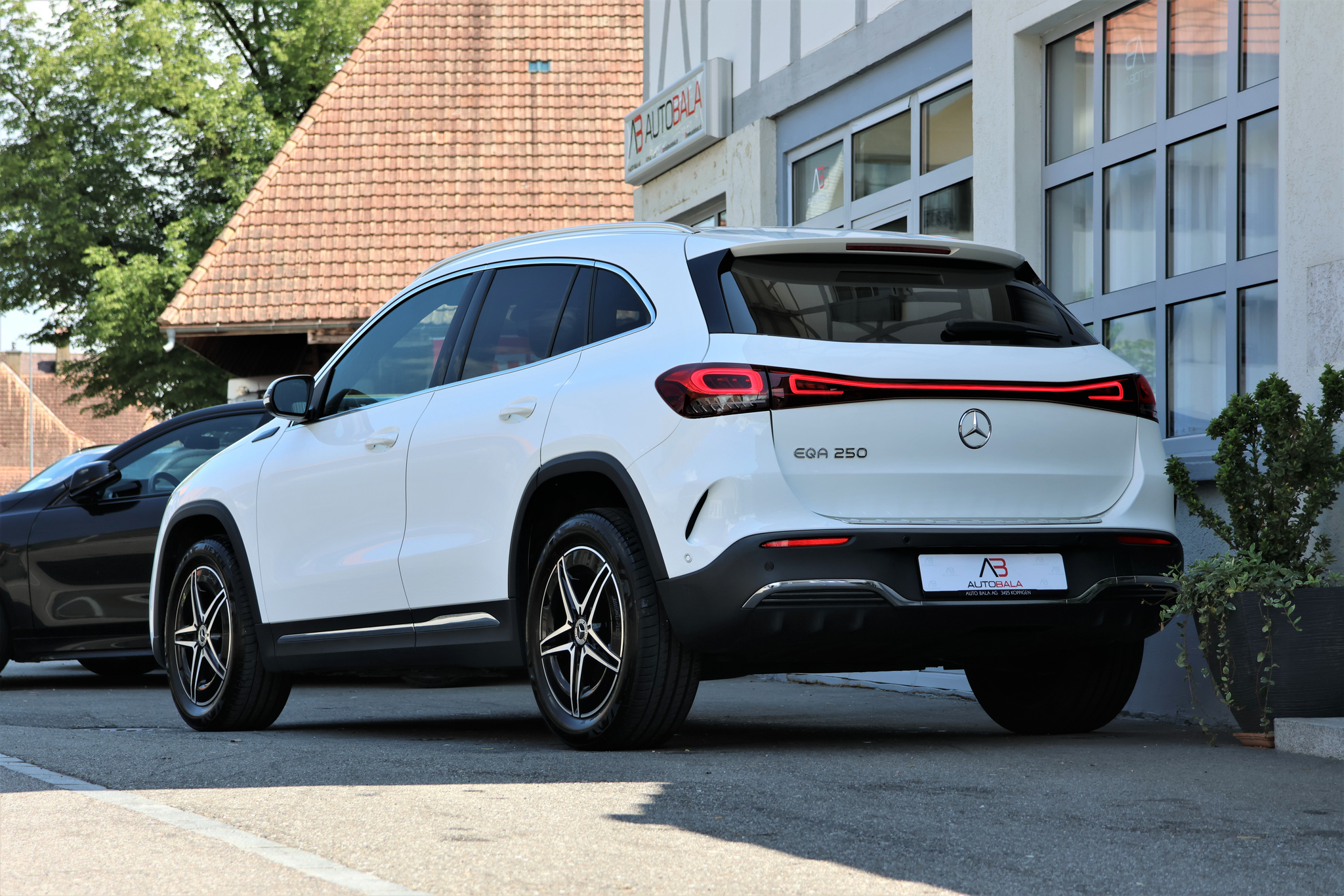 listing desktop thumbnail image 2