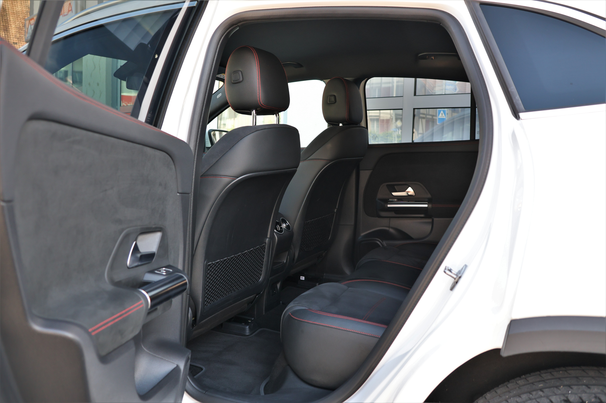 listing desktop thumbnail image 9