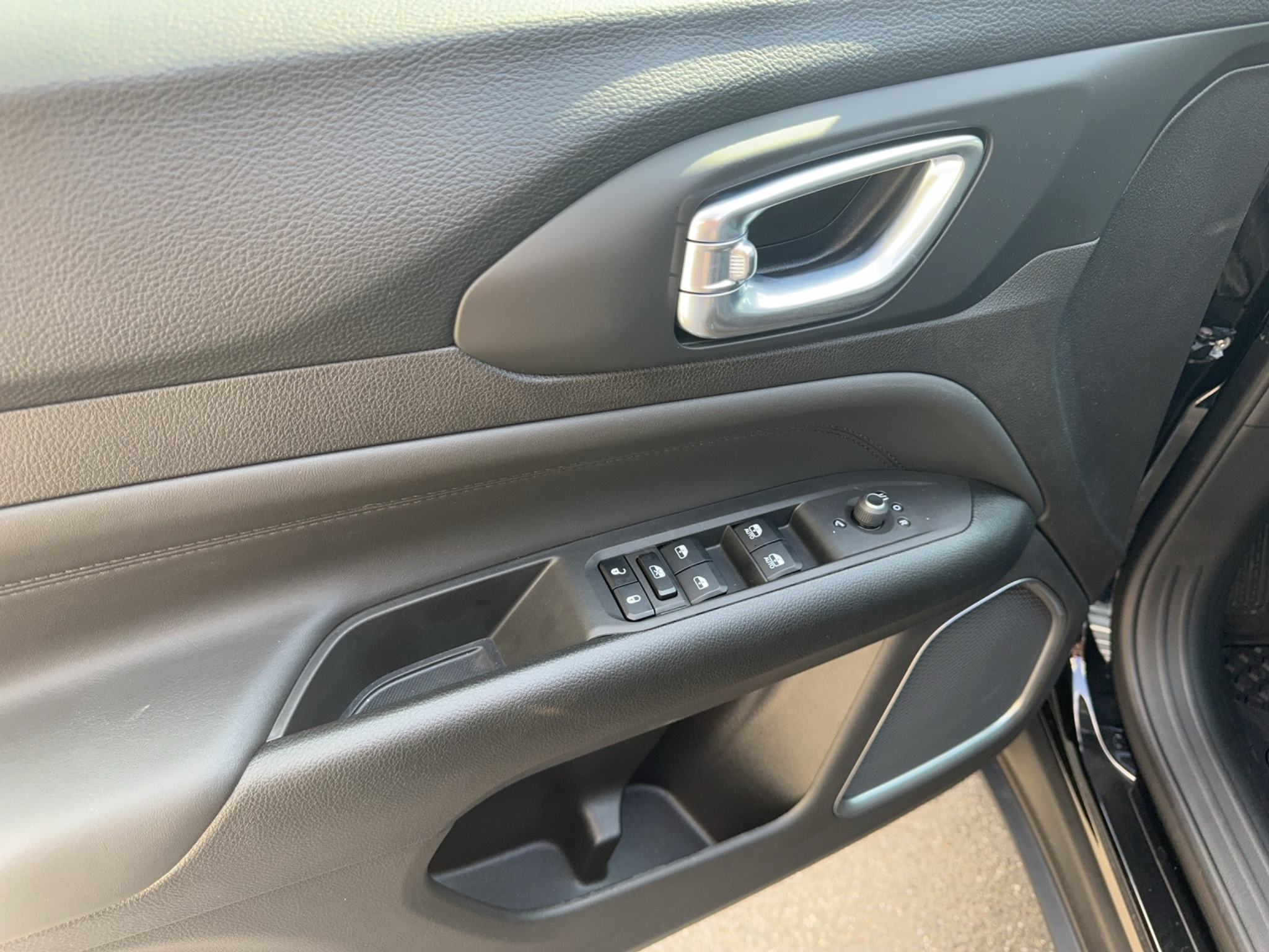 listing desktop thumbnail image 11