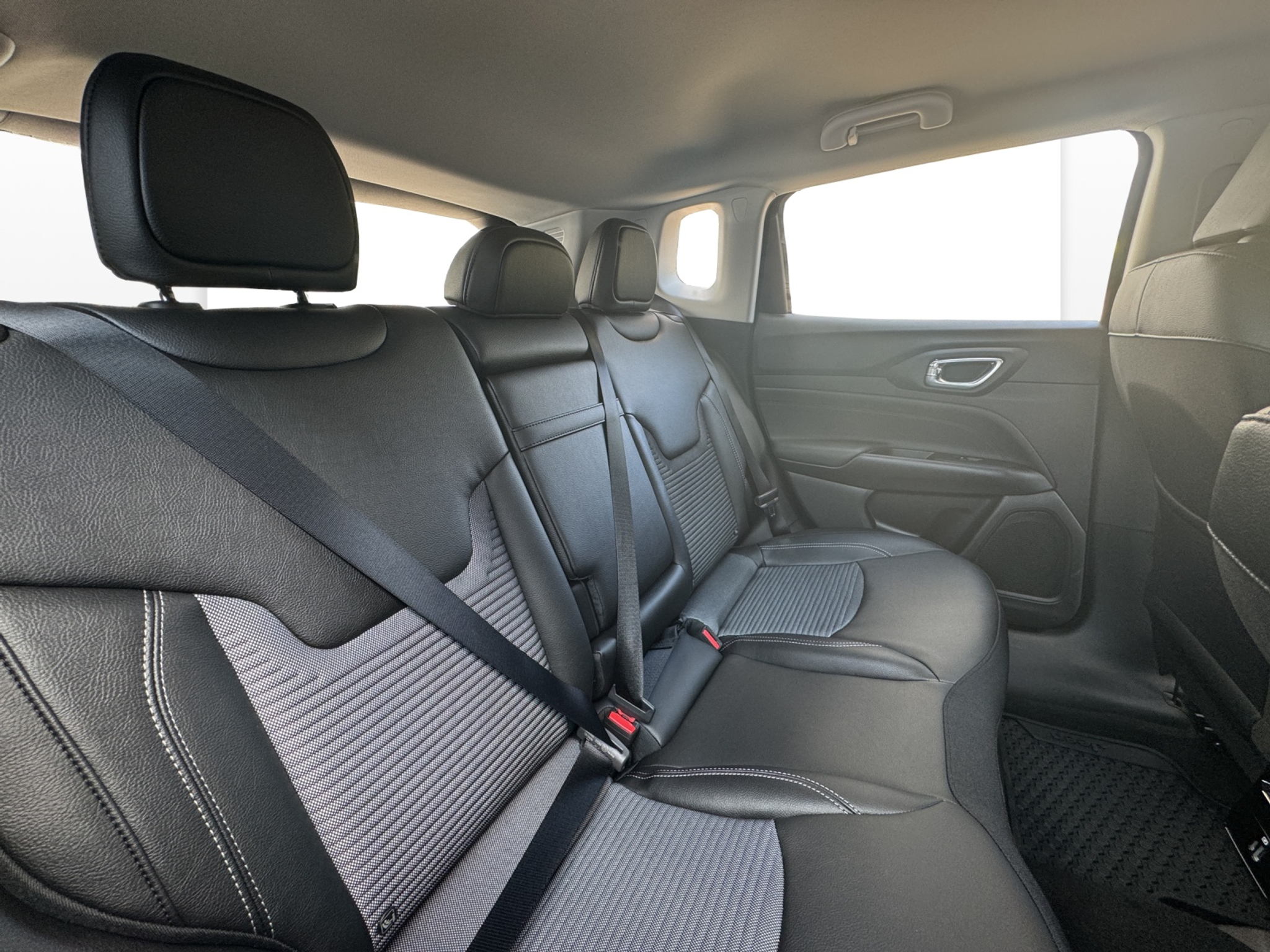 listing desktop thumbnail image 12