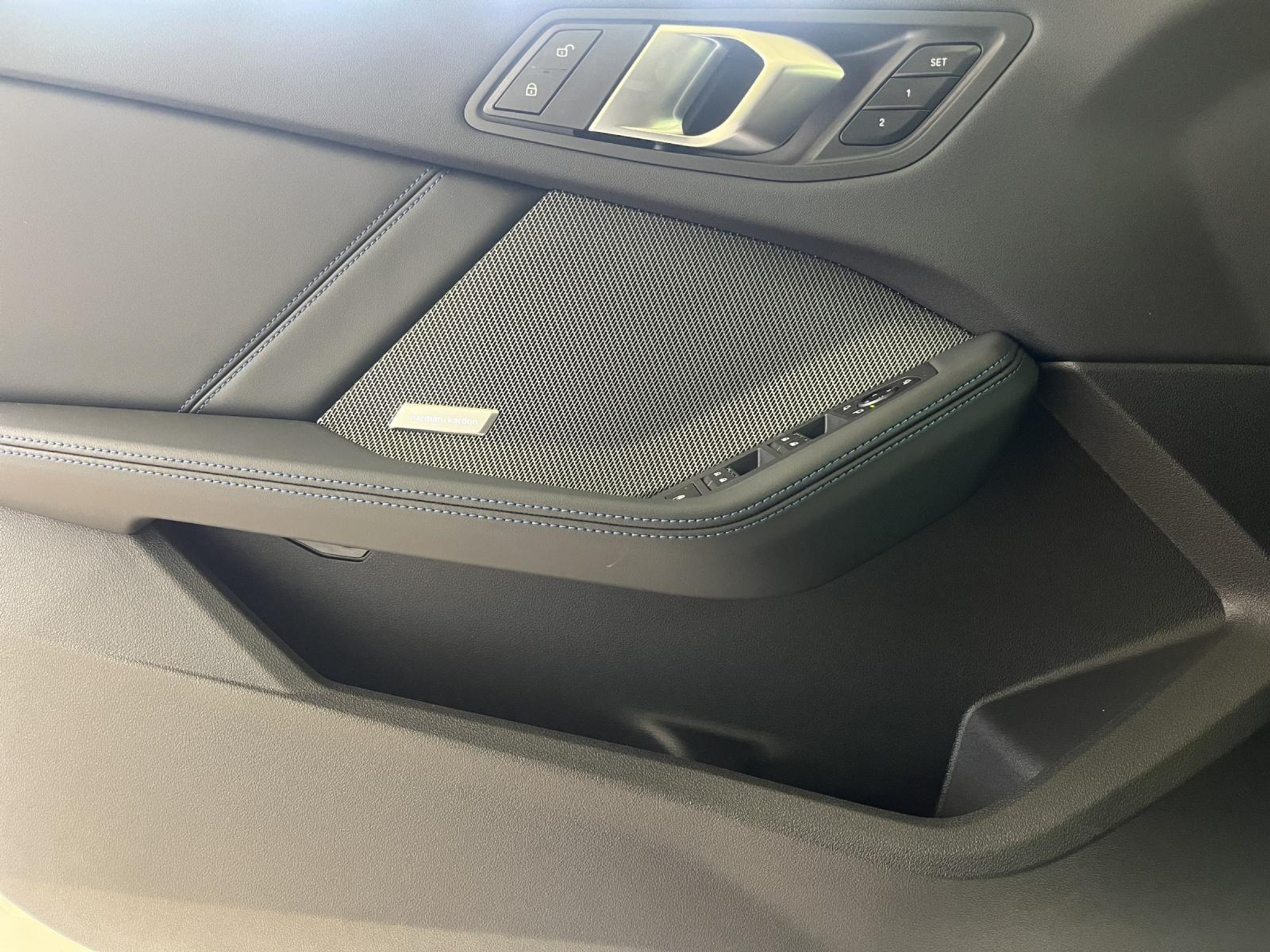 listing desktop thumbnail image 16