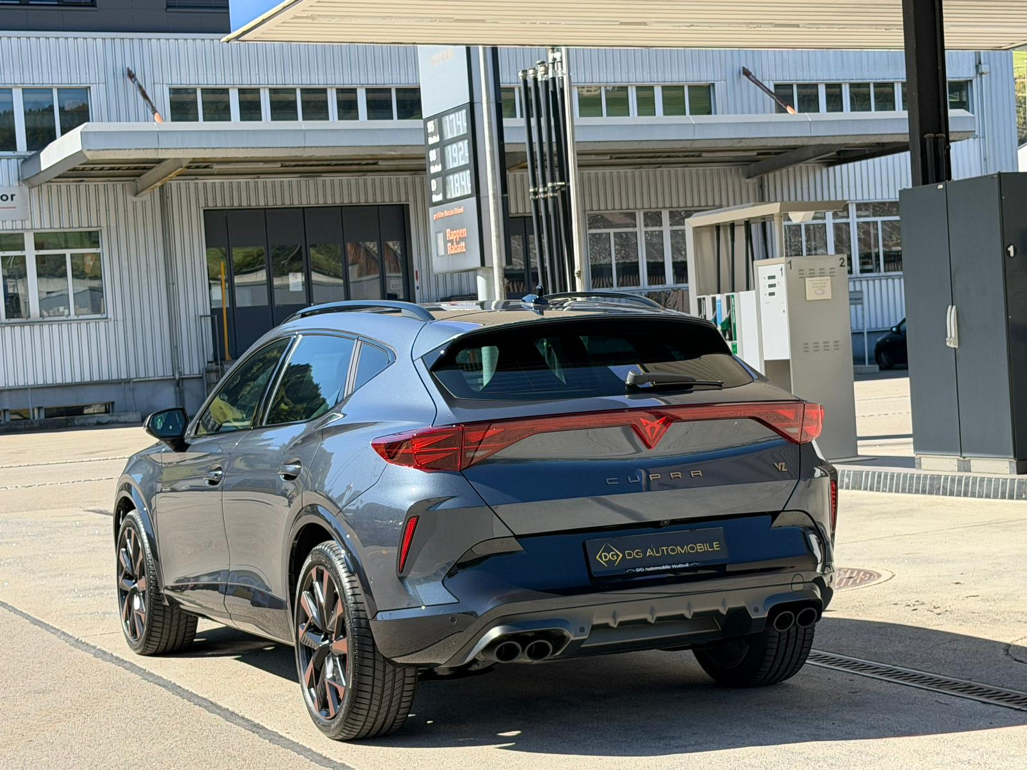 listing desktop thumbnail image 4