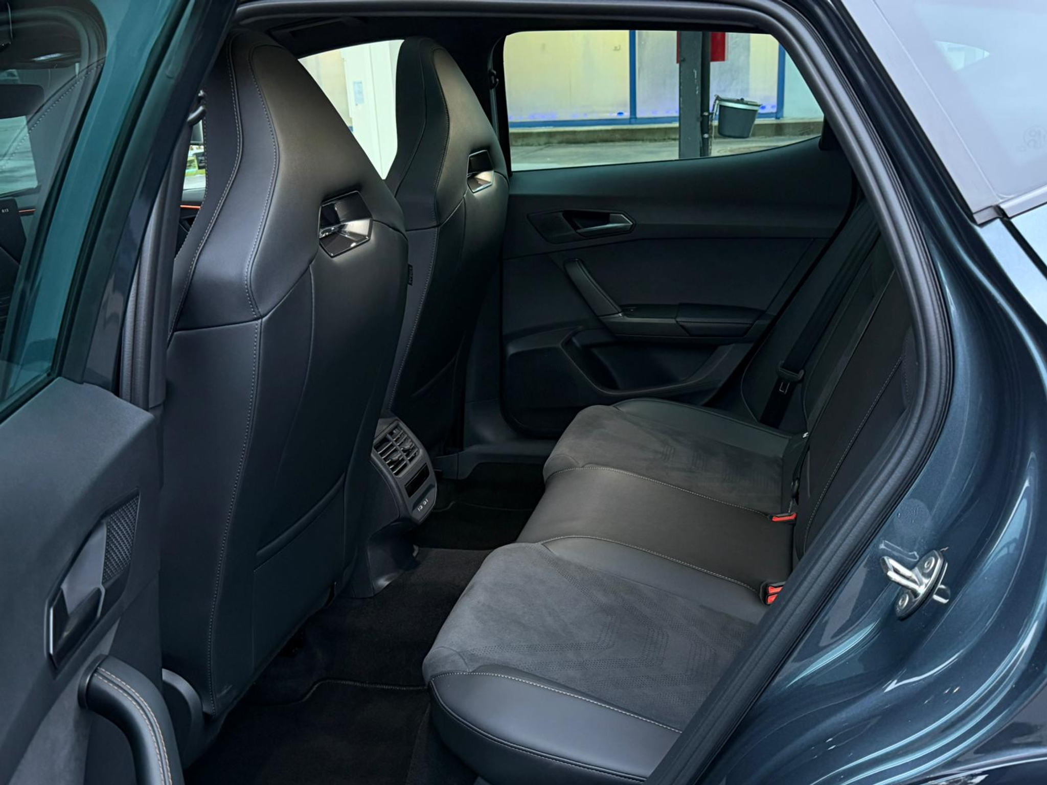 listing desktop thumbnail image 12