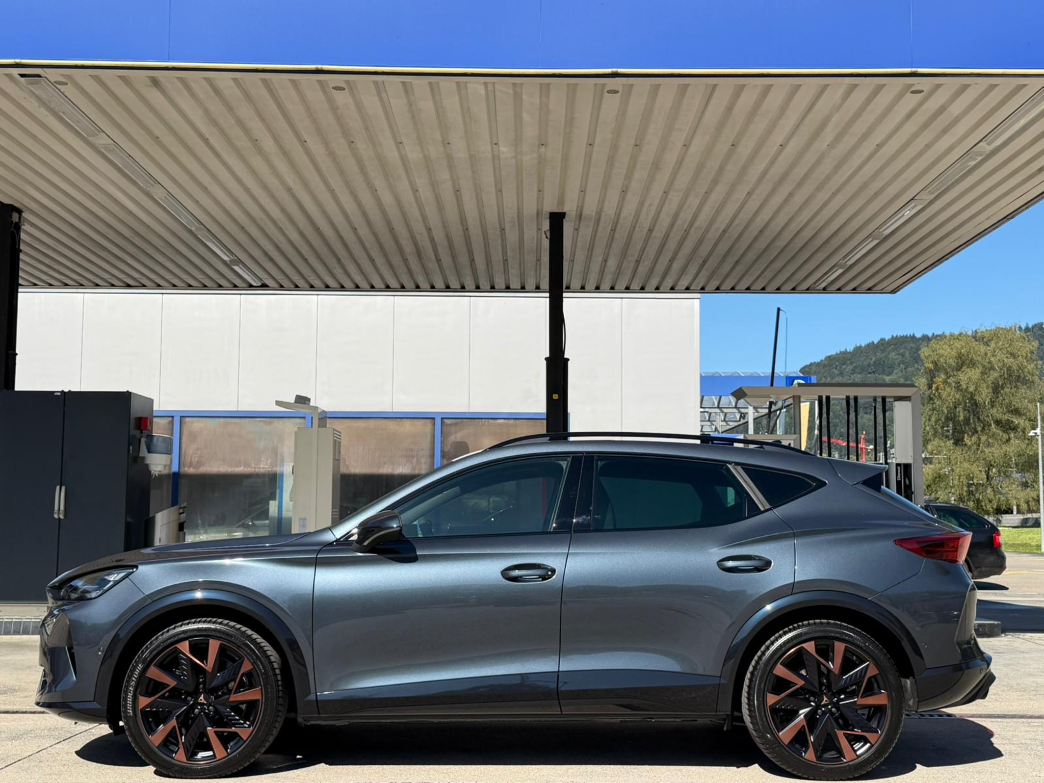 listing desktop thumbnail image 3