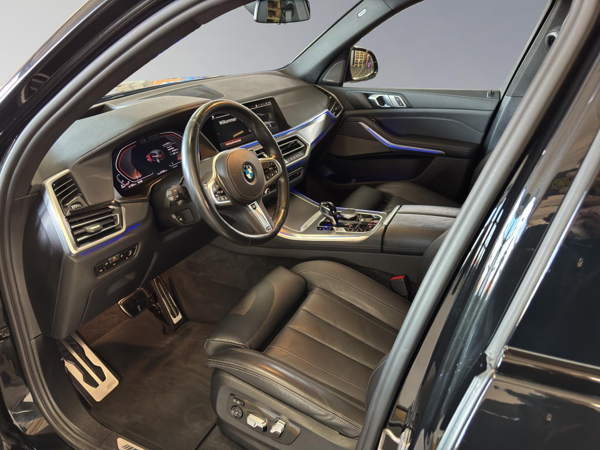 listing desktop thumbnail image 3