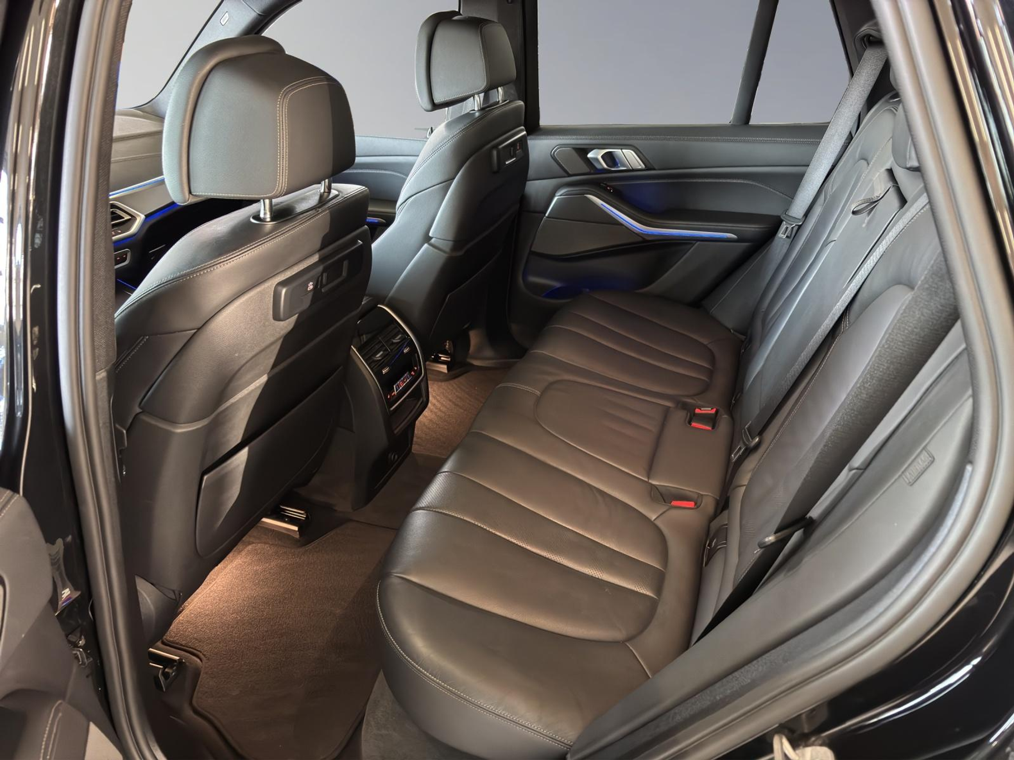 listing desktop thumbnail image 6