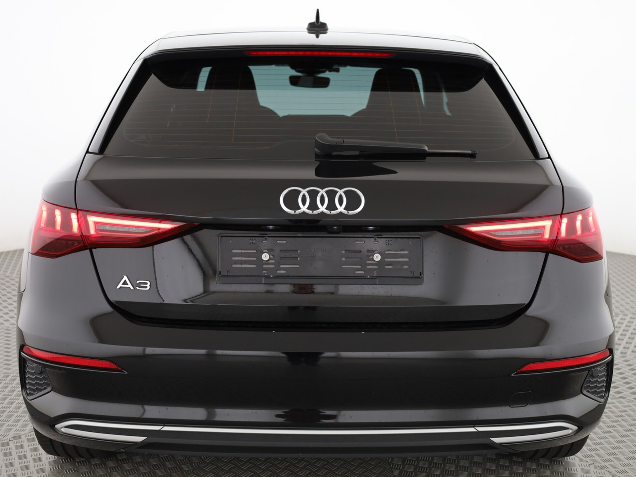 listing desktop thumbnail image 3