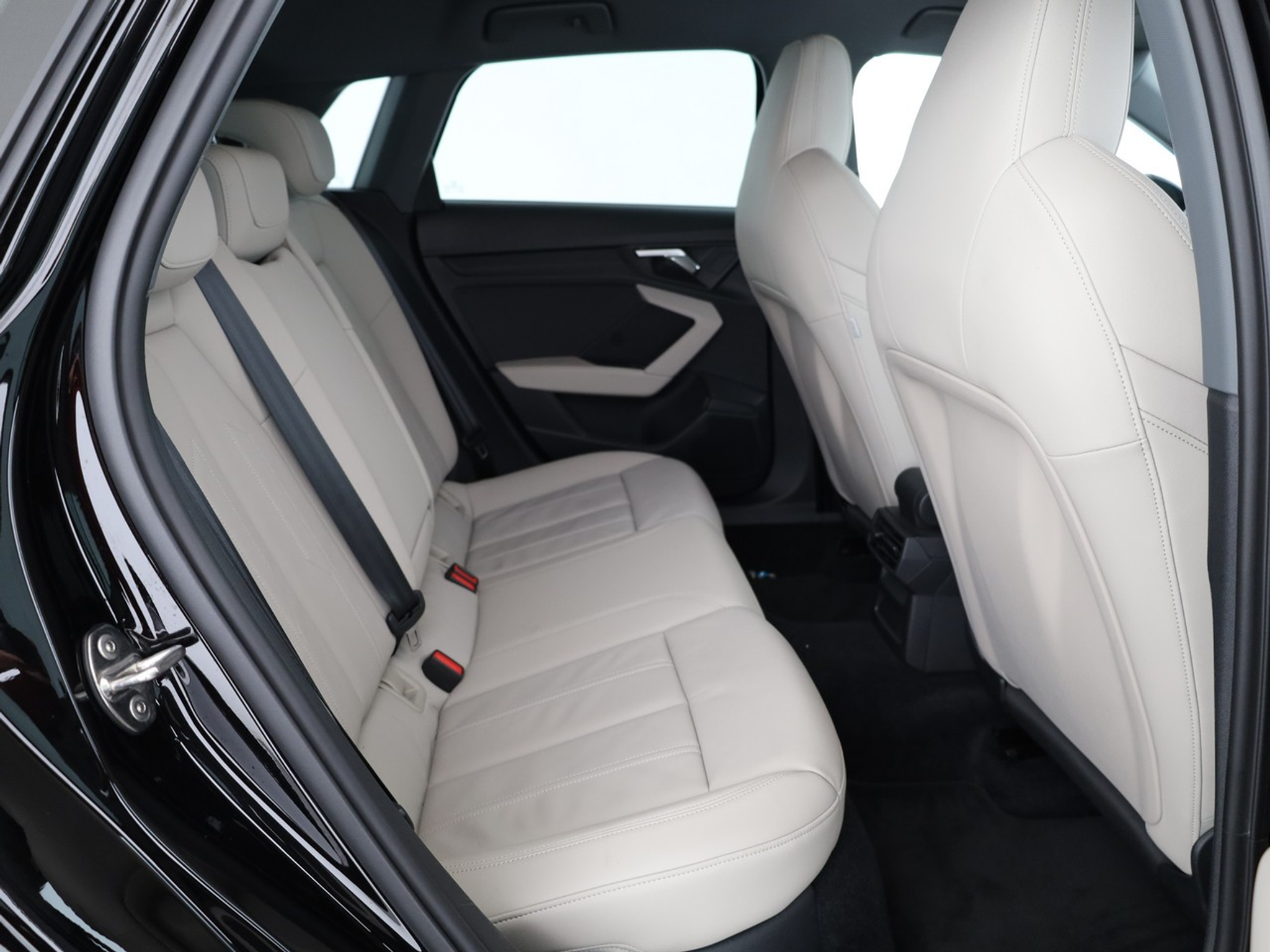 listing desktop thumbnail image 9