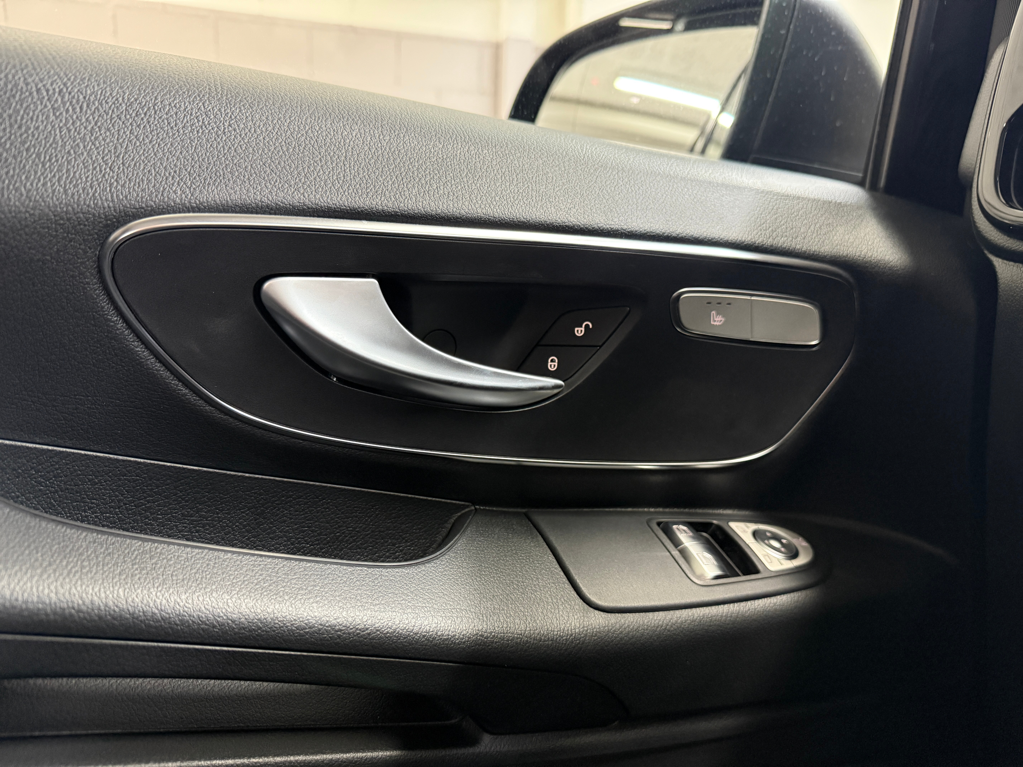 listing desktop thumbnail image 17