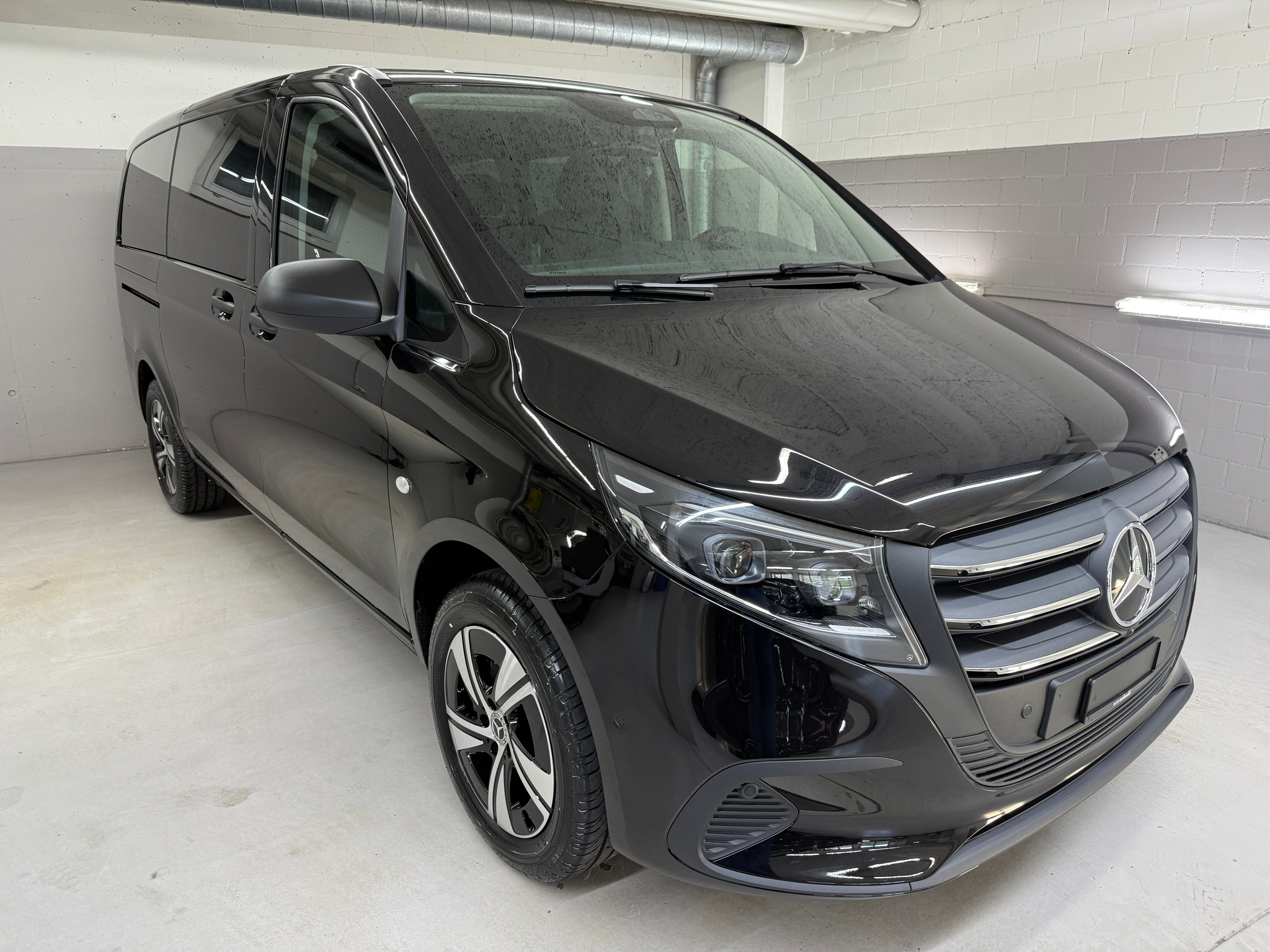 listing desktop thumbnail image 1