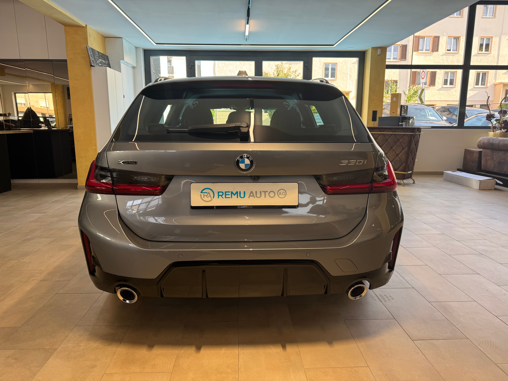 listing desktop thumbnail image 4