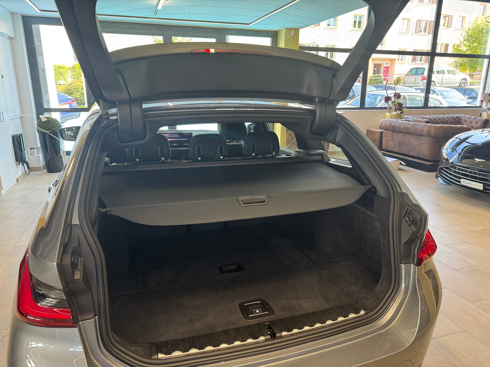 listing desktop thumbnail image 22