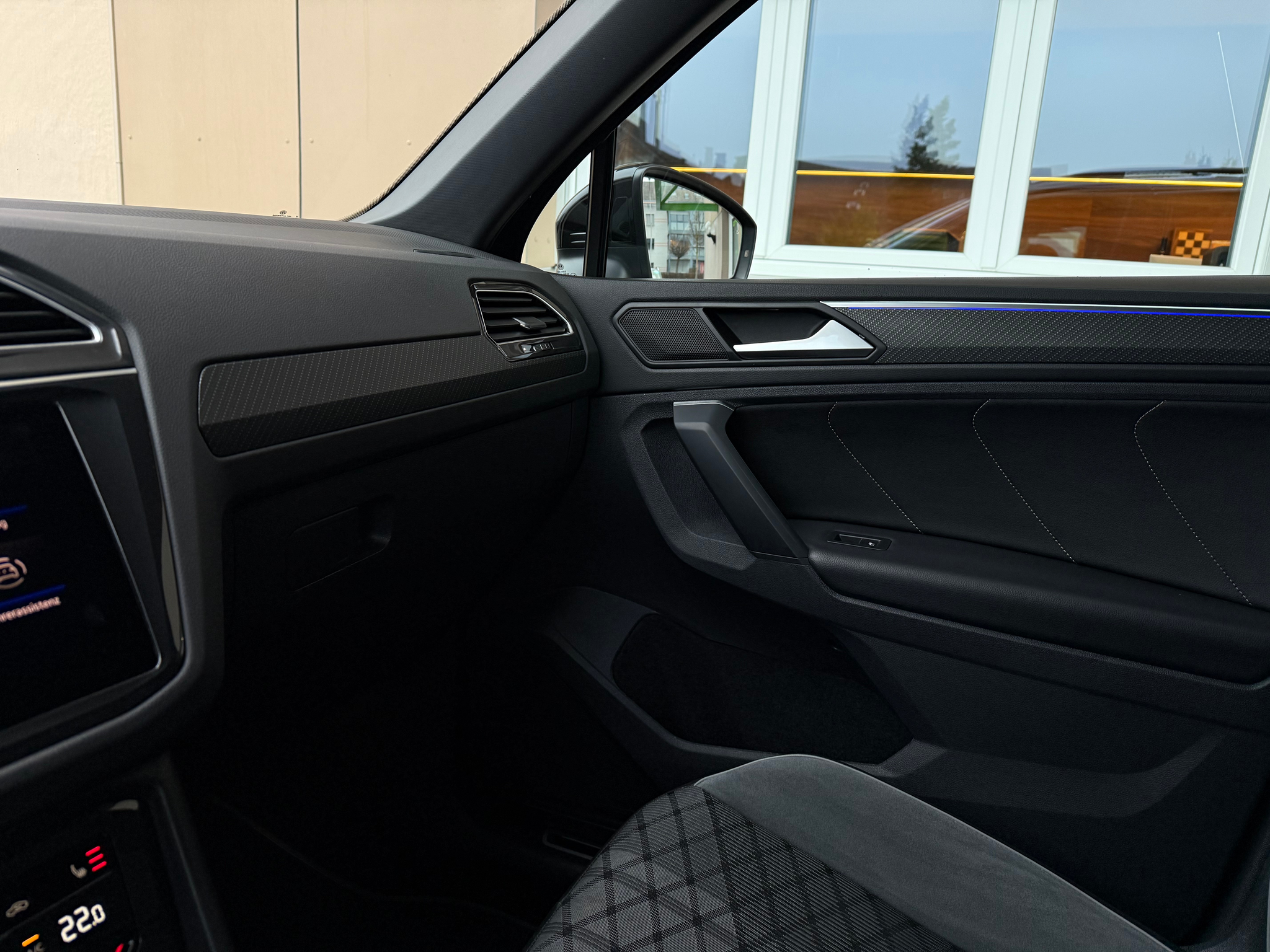 listing desktop thumbnail image 24