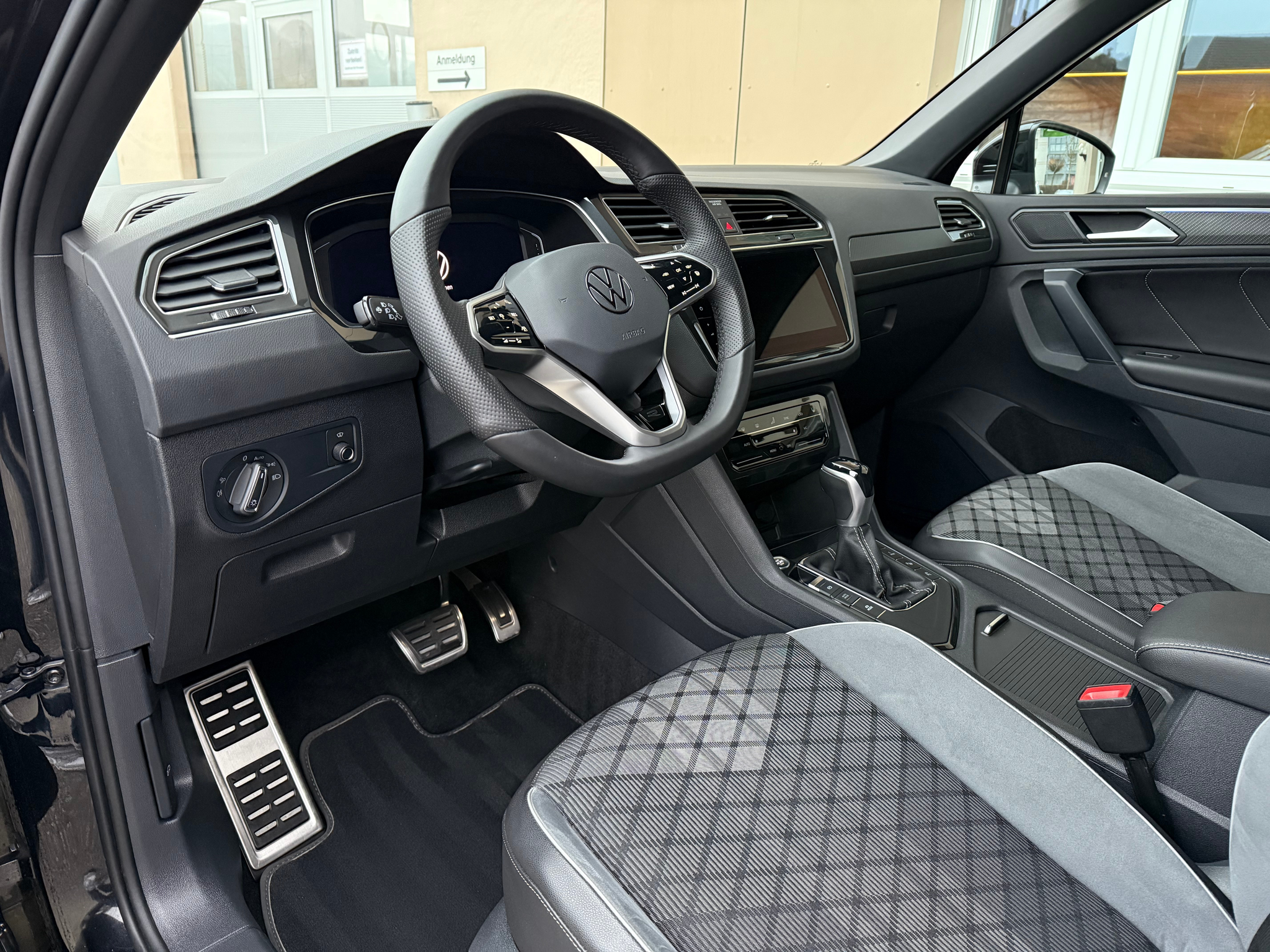 listing desktop thumbnail image 11