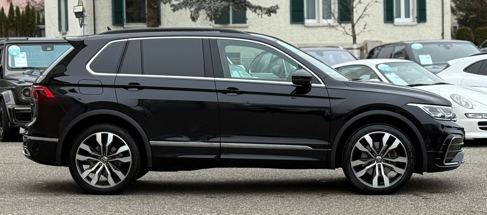 listing desktop thumbnail image 3