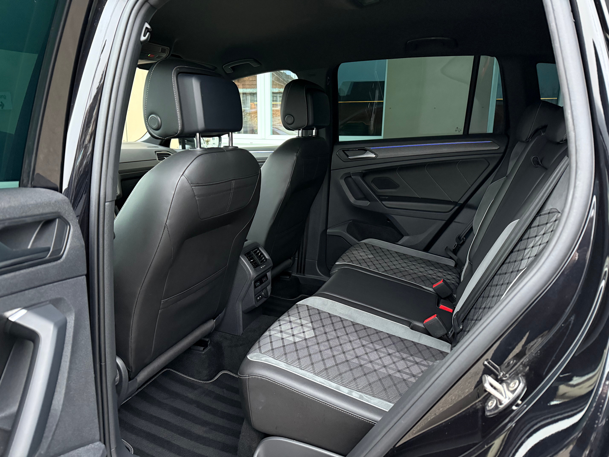 listing desktop thumbnail image 25