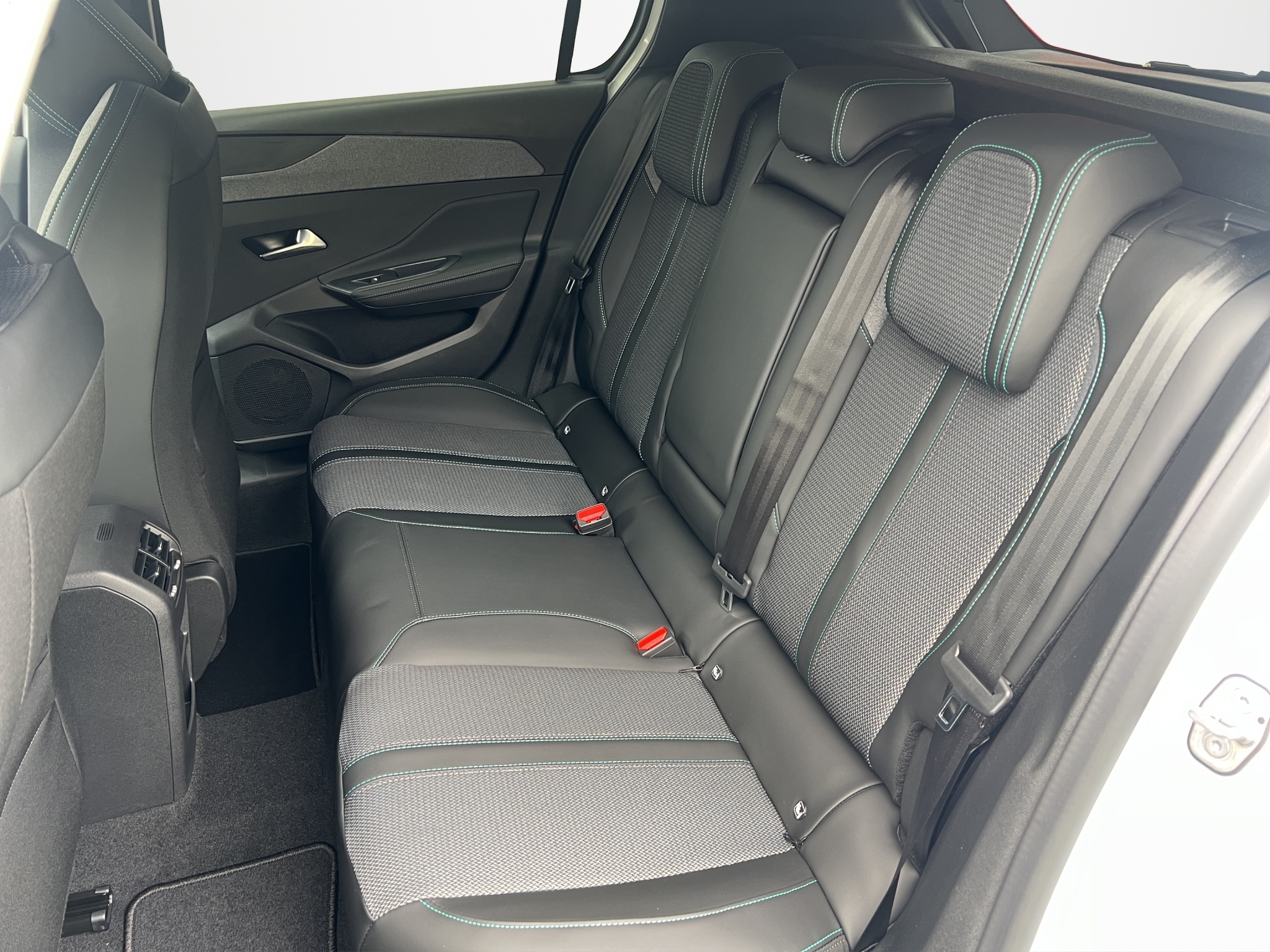 listing desktop thumbnail image 9