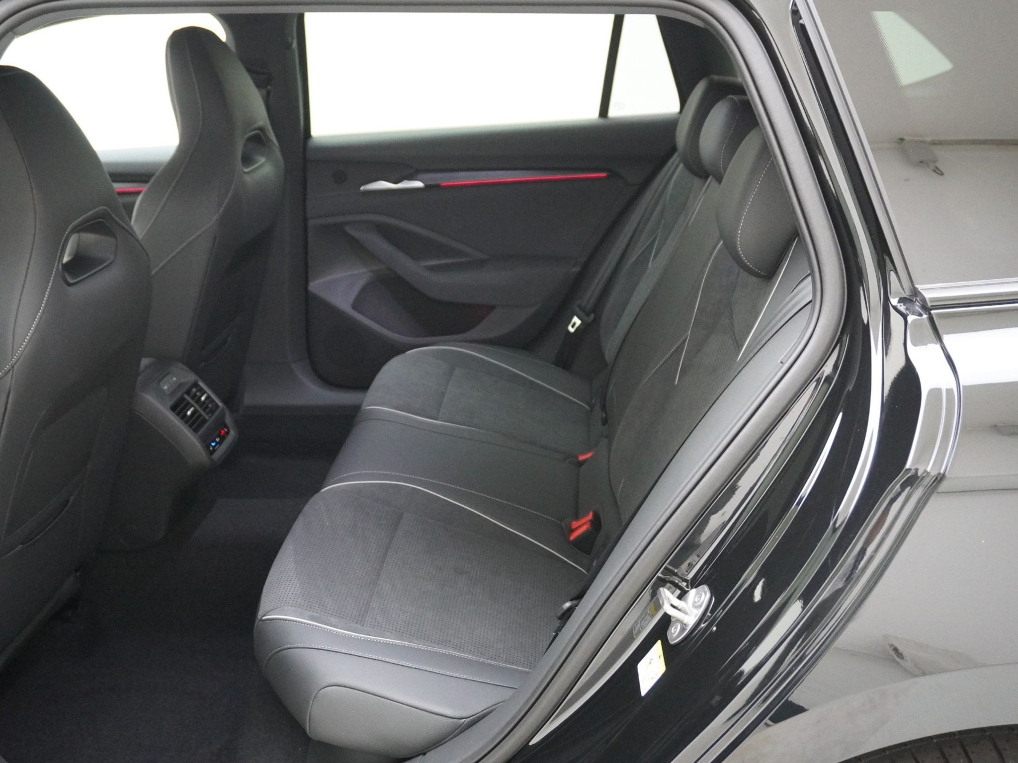 listing desktop thumbnail image 13