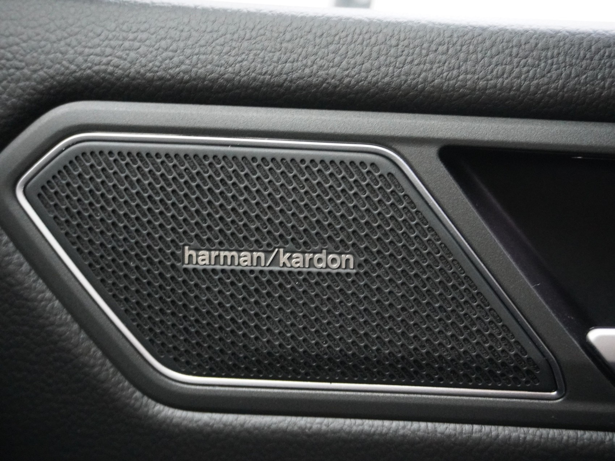 listing desktop thumbnail image 15