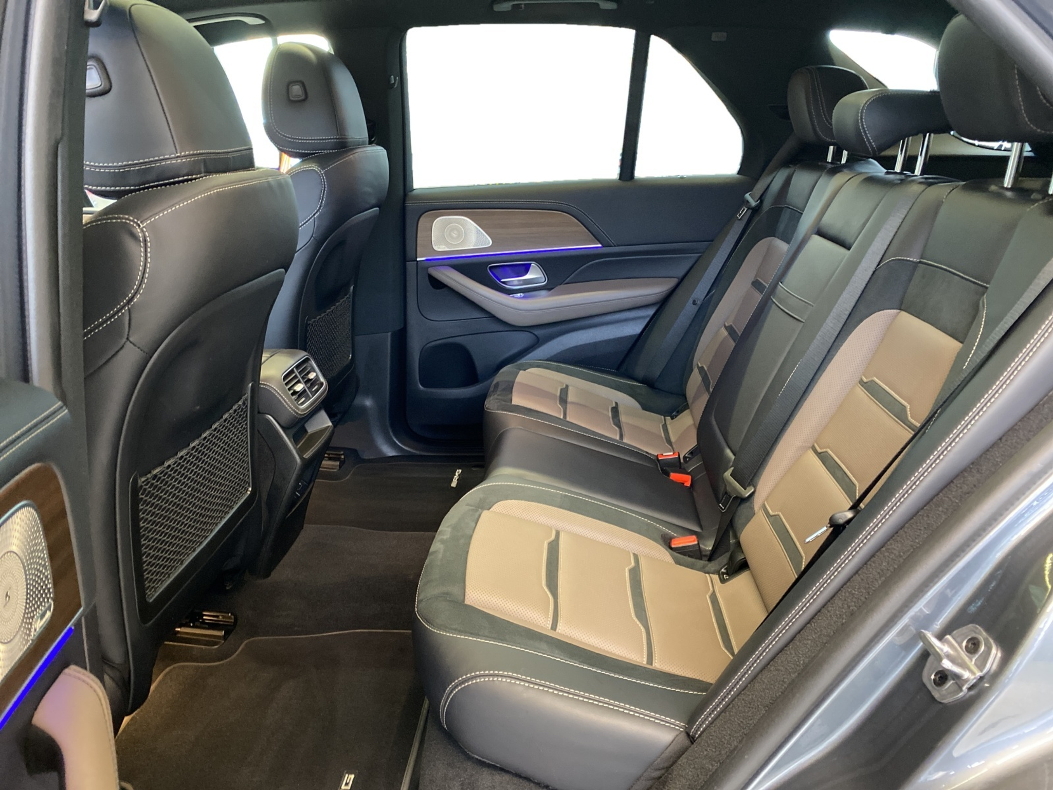 listing desktop thumbnail image 7