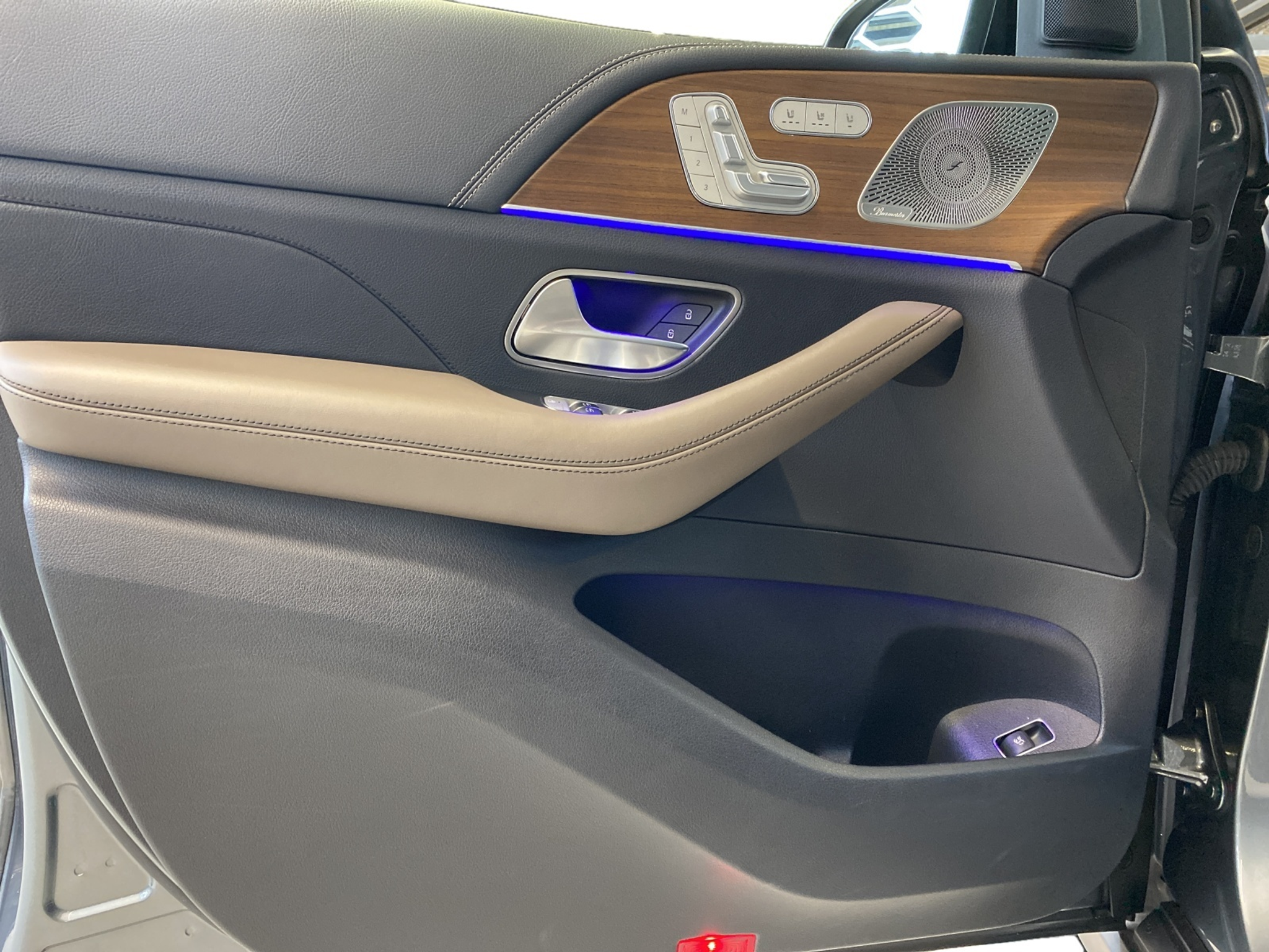 listing desktop thumbnail image 10