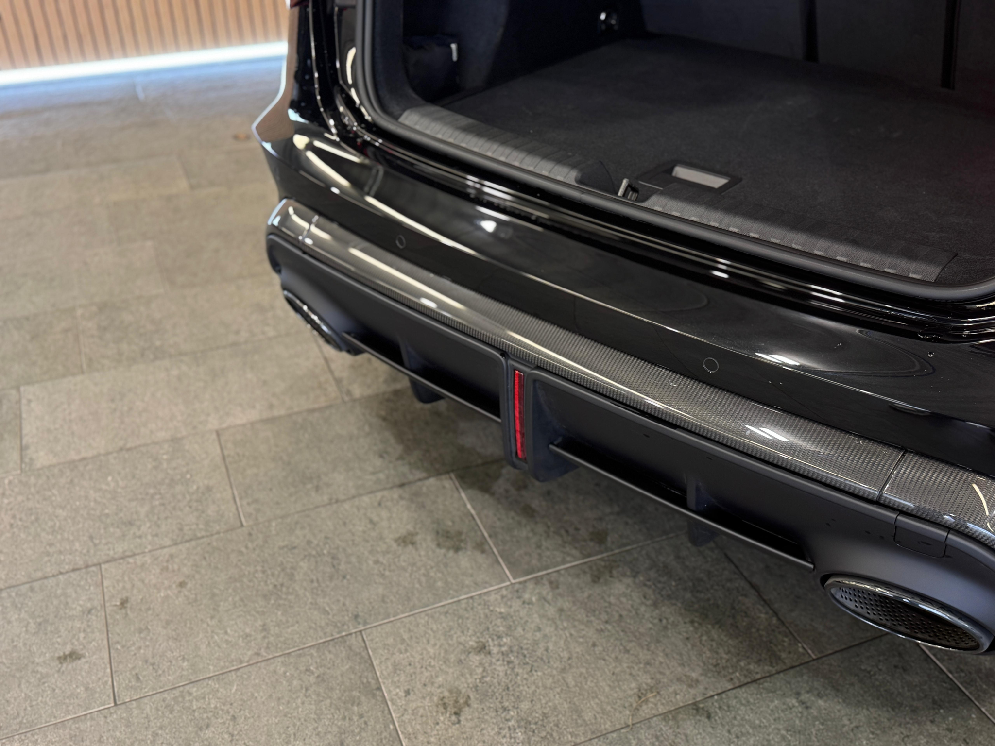 listing desktop thumbnail image 17