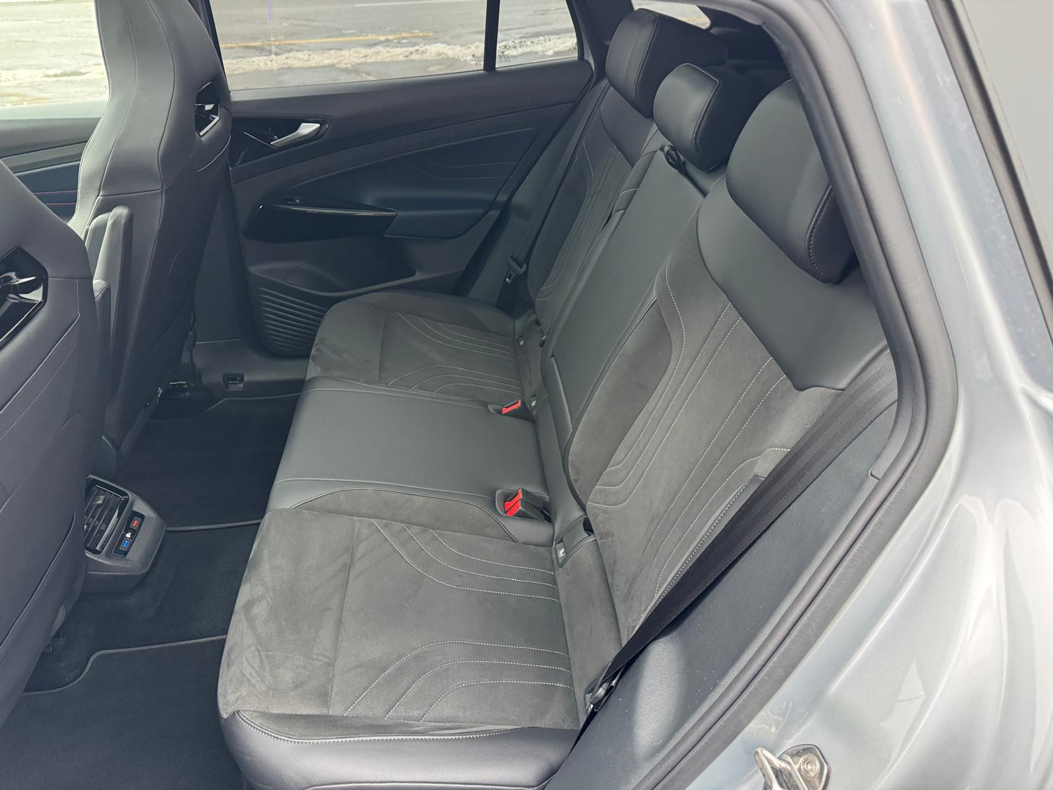 listing desktop thumbnail image 5