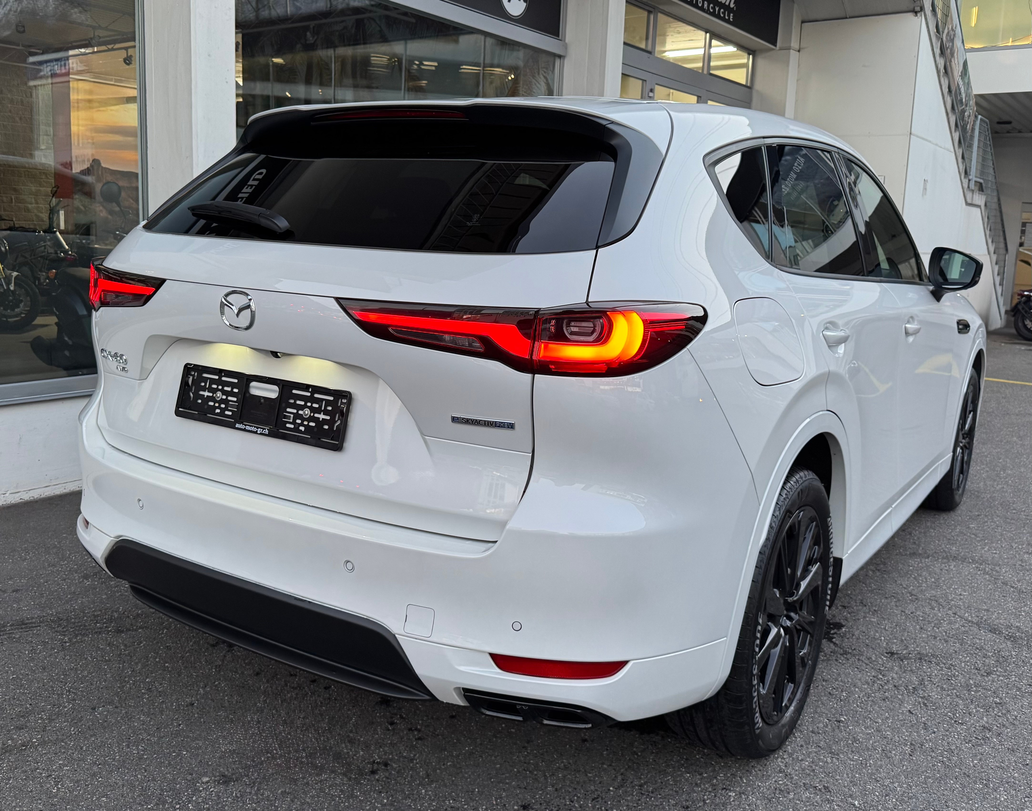 listing desktop thumbnail image 4