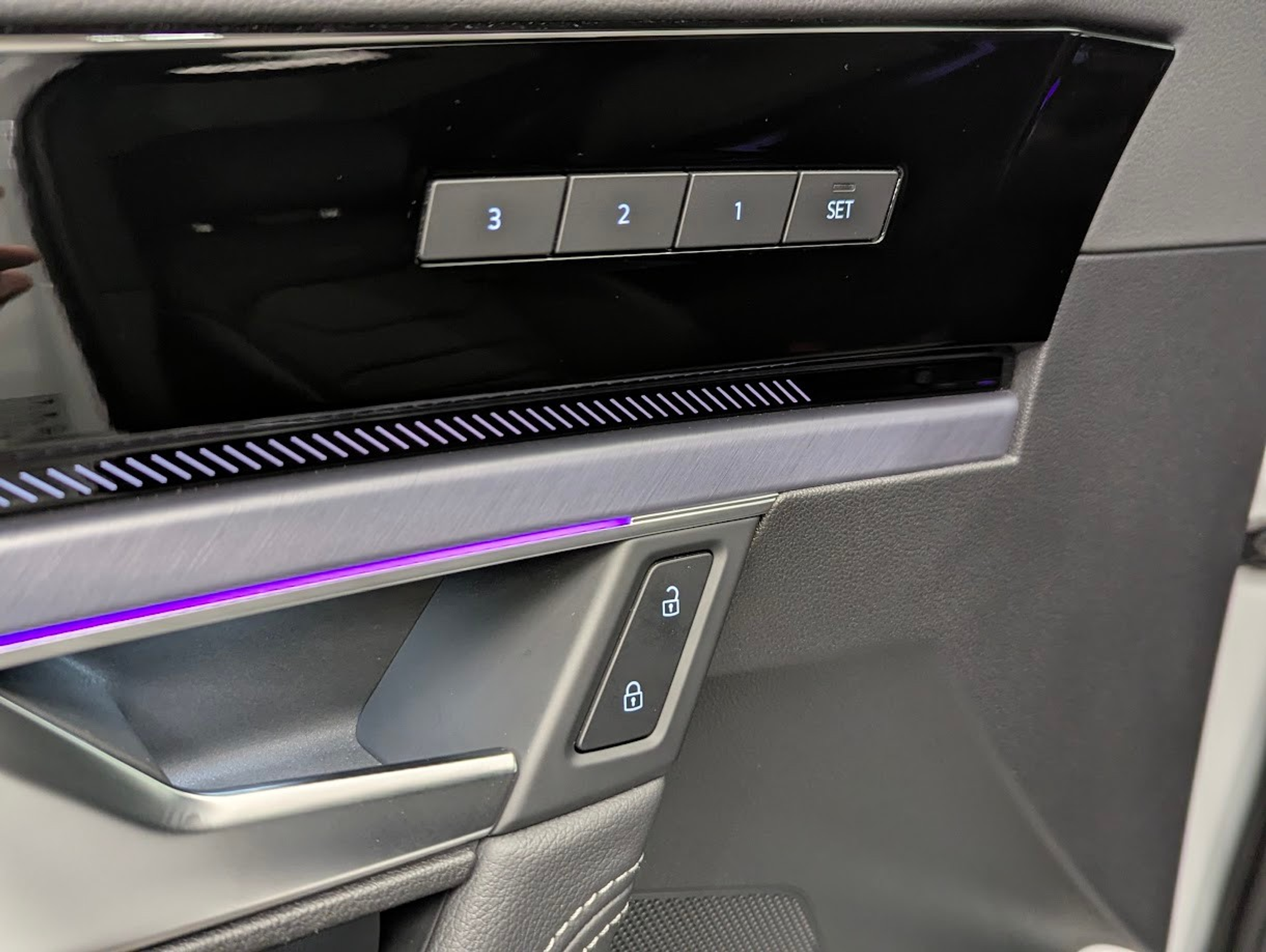 listing desktop thumbnail image 4