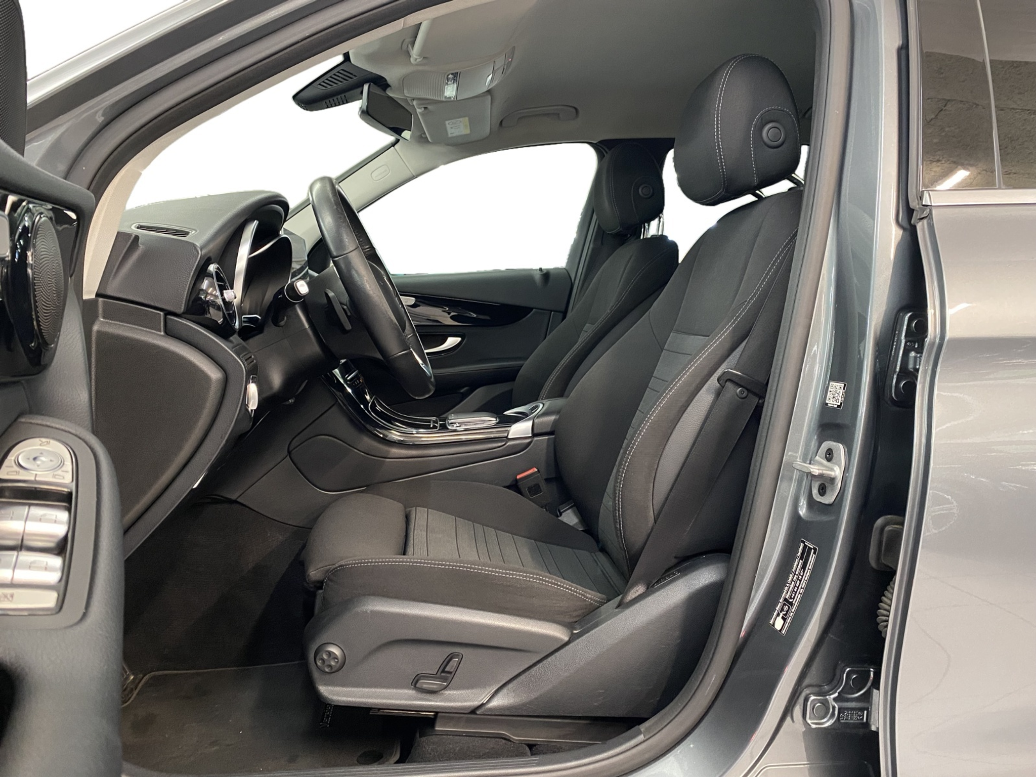 listing desktop thumbnail image 6