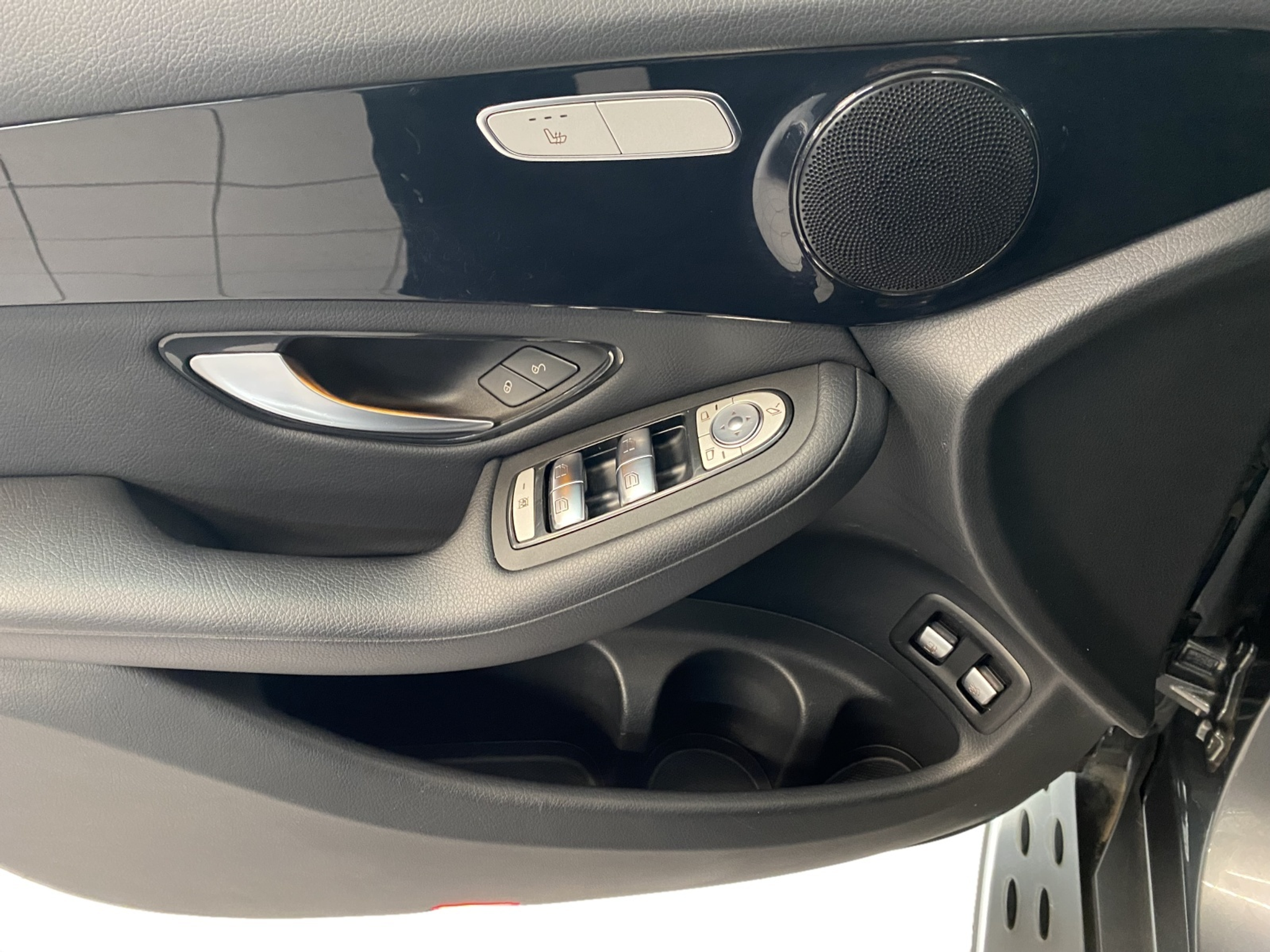 listing desktop thumbnail image 10