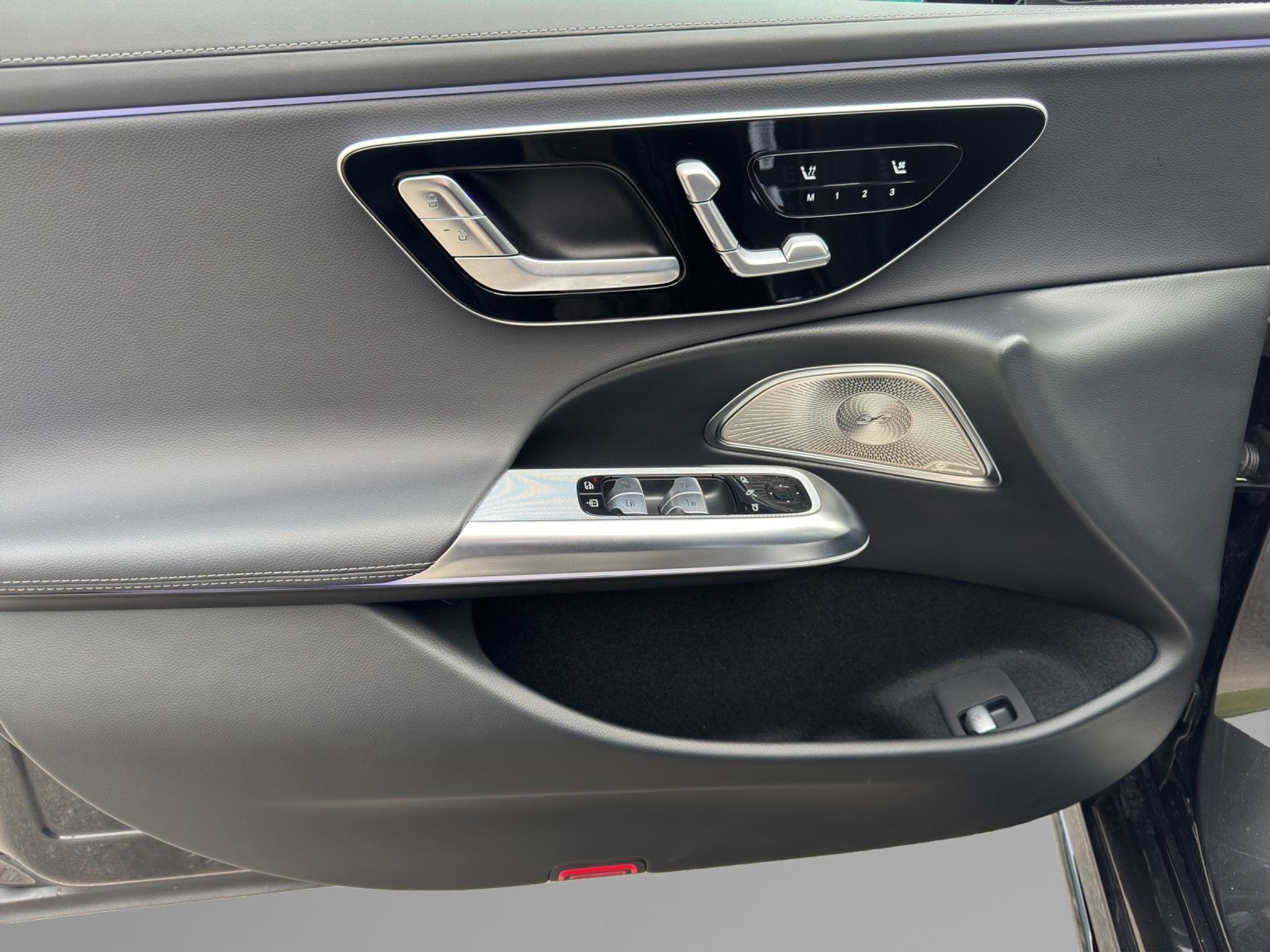 listing desktop thumbnail image 7