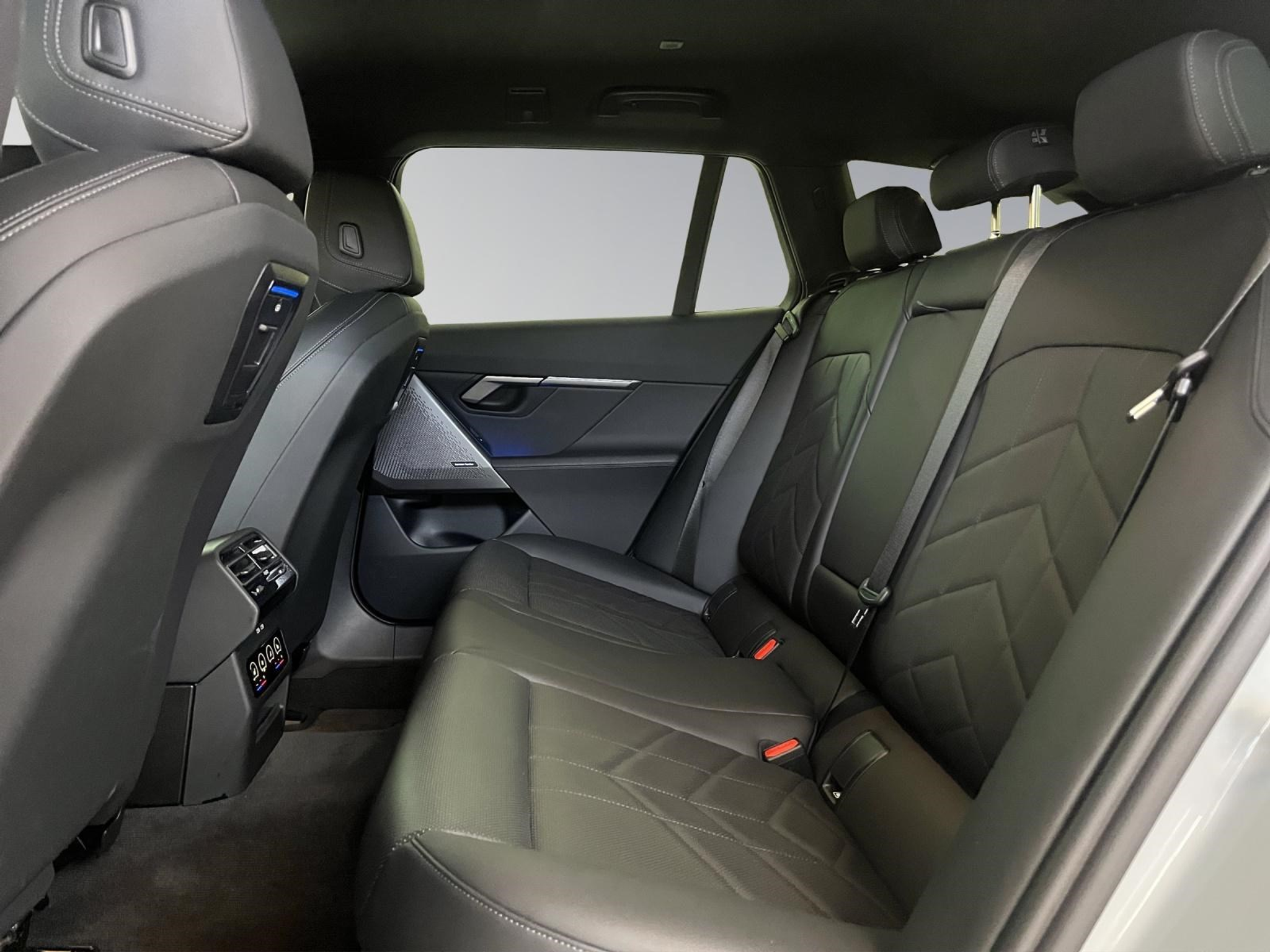 listing desktop thumbnail image 15