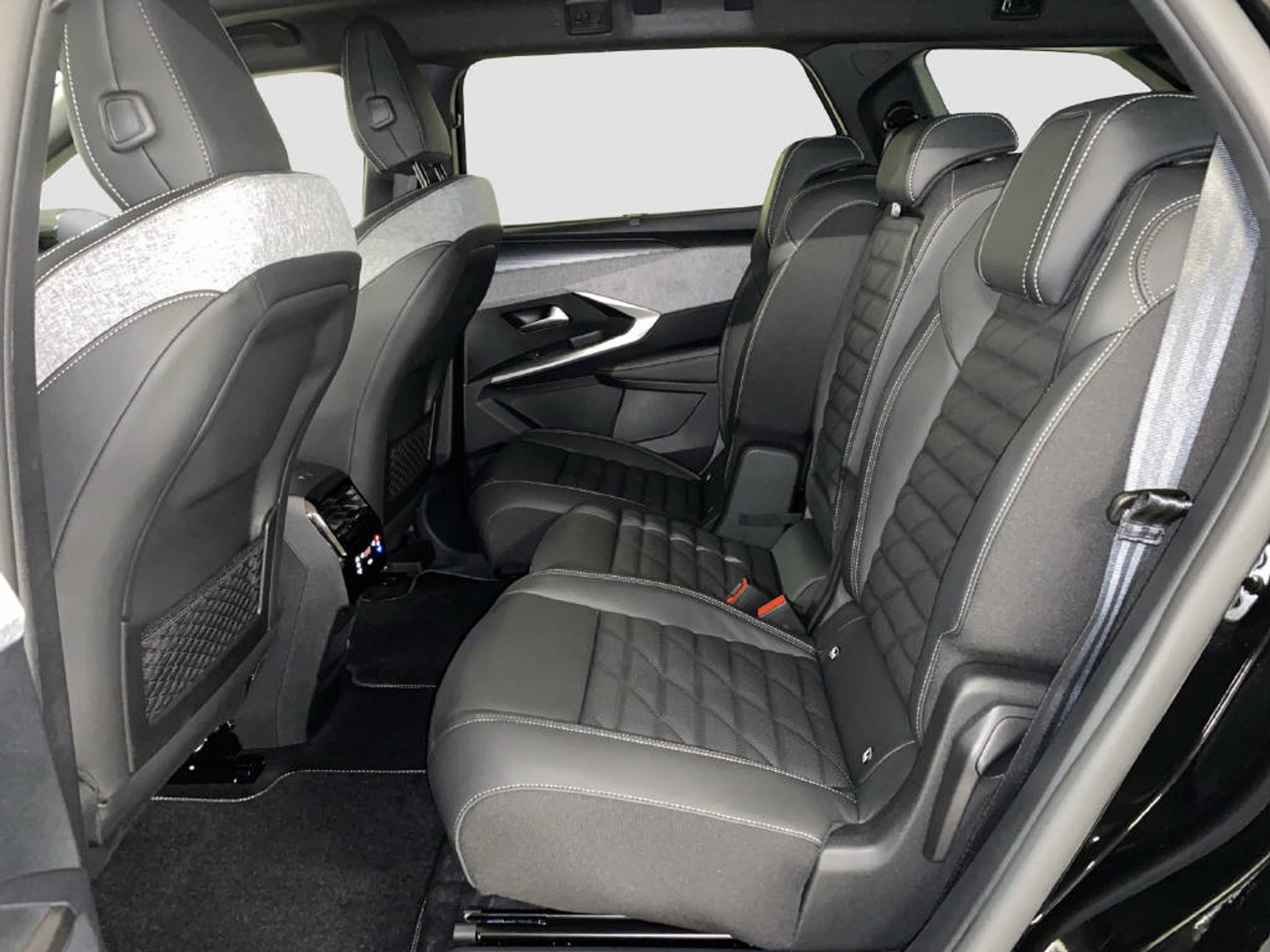 listing desktop thumbnail image 11