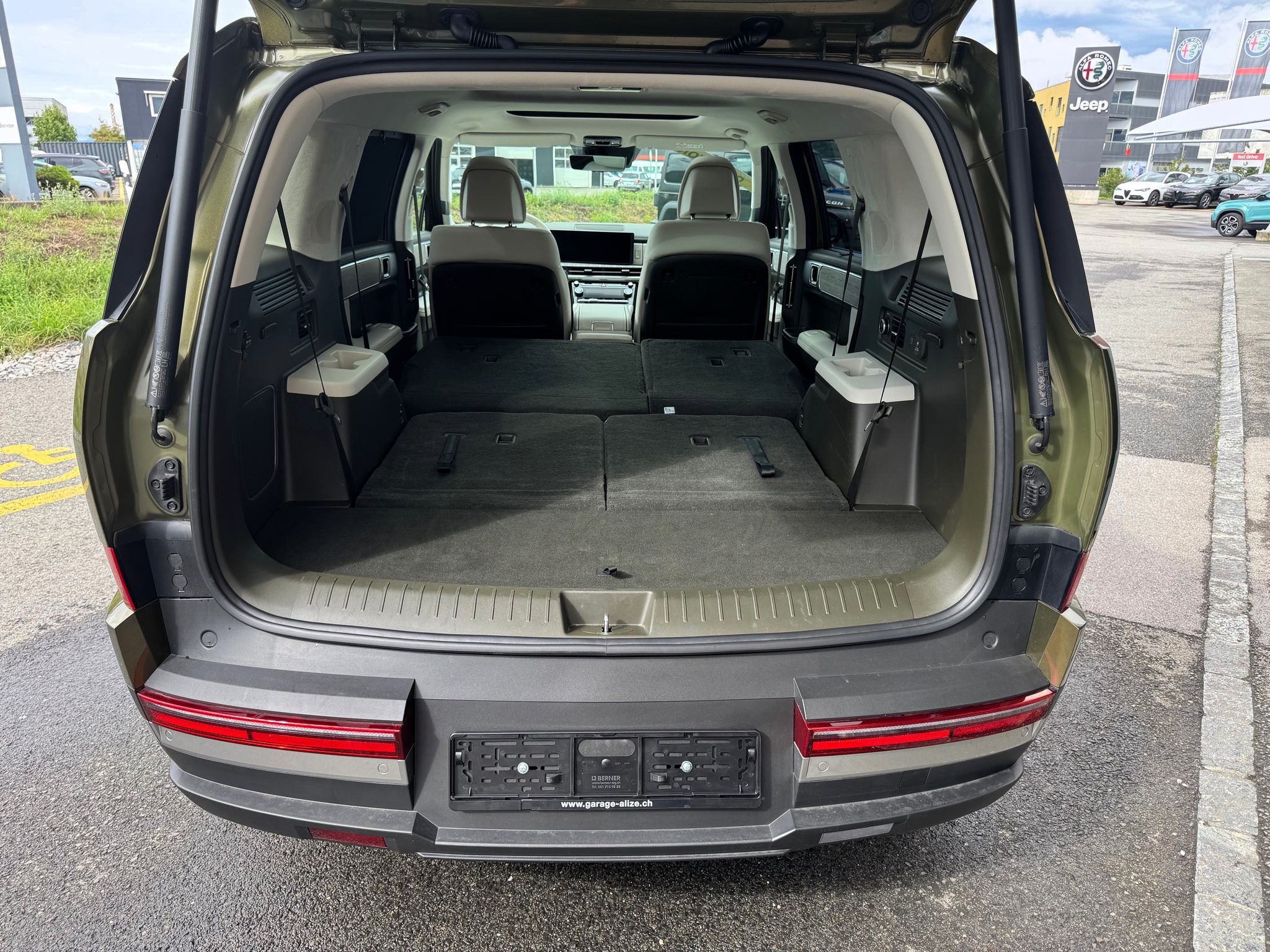 listing desktop thumbnail image 24