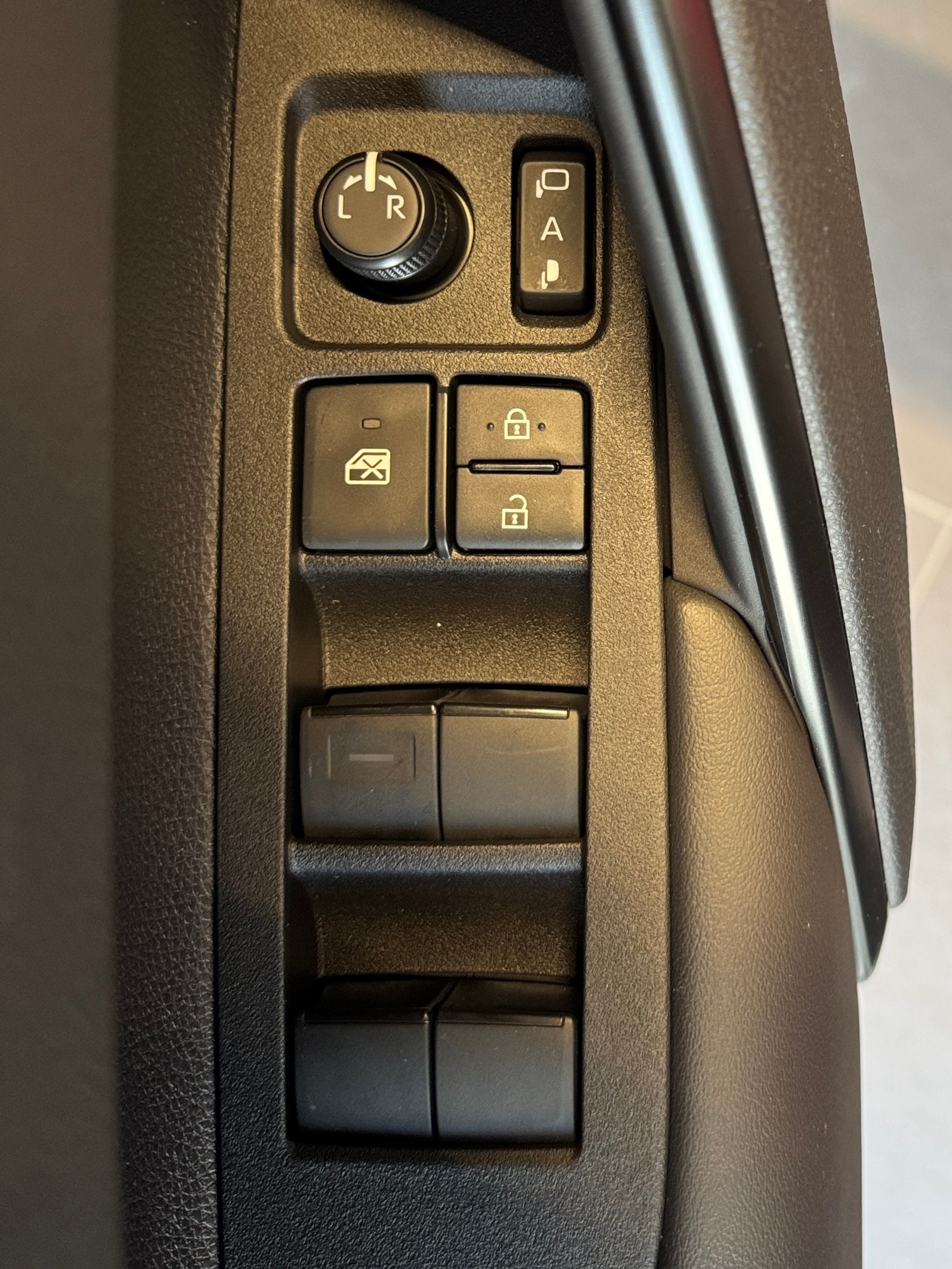 listing desktop thumbnail image 15