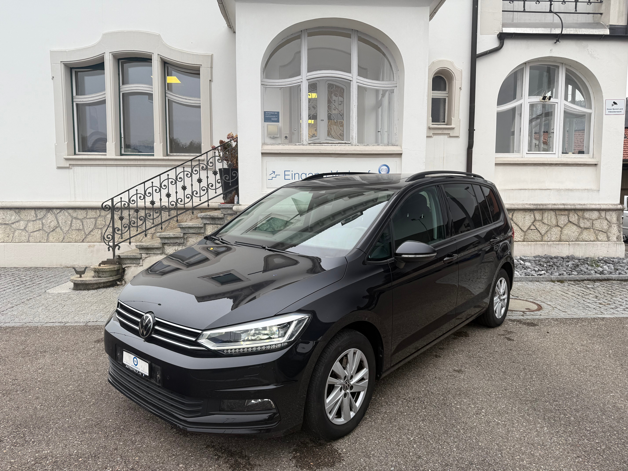 listing desktop thumbnail image 1